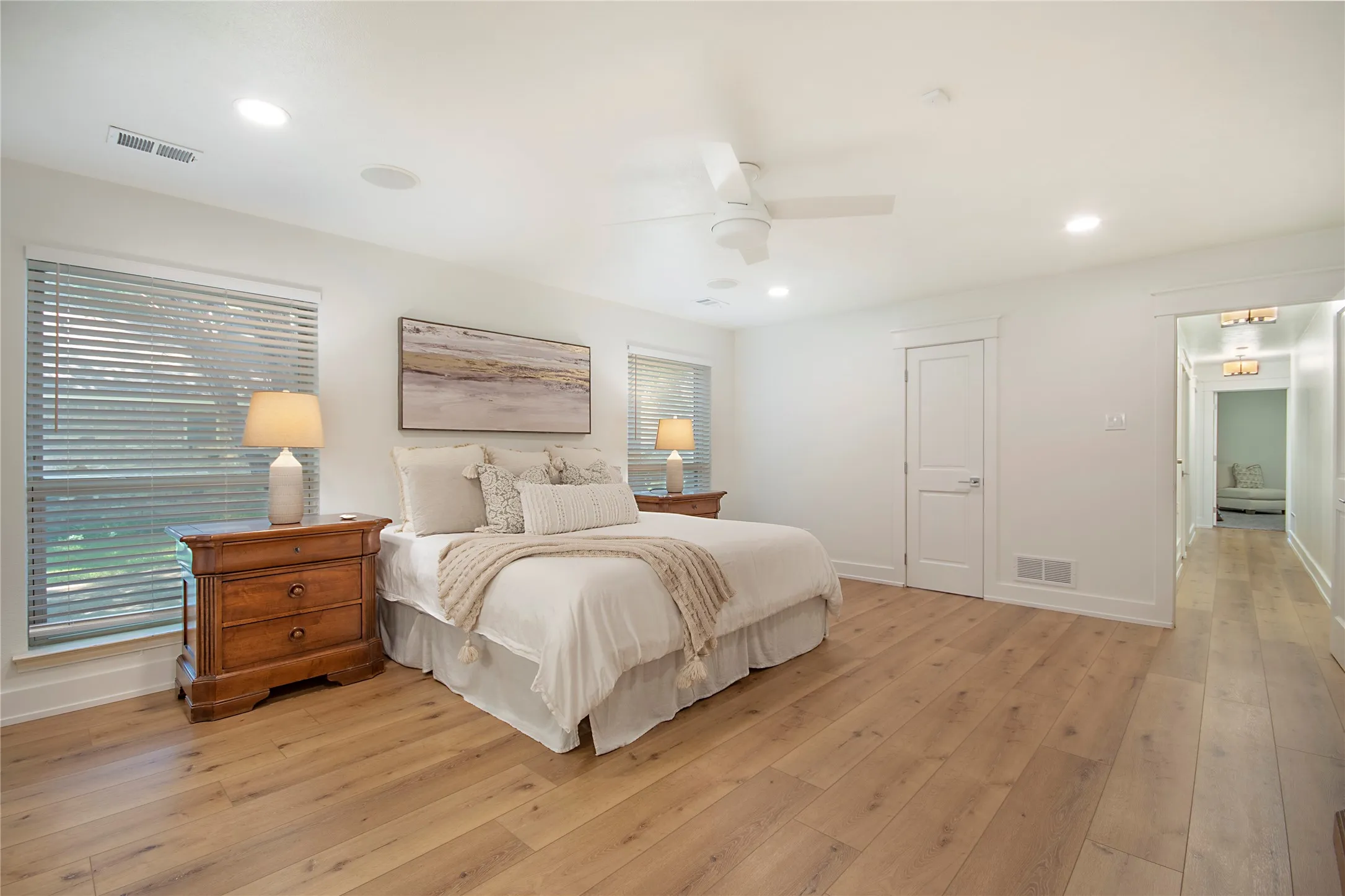 Single Family Residence For Sale in Dallas County , 1049 Forest Grove Drive, Dallas, Texas 75218, 3 Bedroom, 3 Bathroom, 2 Garage spaces, 2,550 Sqft, built in 1969, mls#21358264, Real Estate Agent in Dallas, Homes For Sale in Dallas county, Homes For Sale in Dallas, Realtor in Dallas Texas, Real Estate Brokerage Independent Realty Texas, Luminita Cordes Realtor