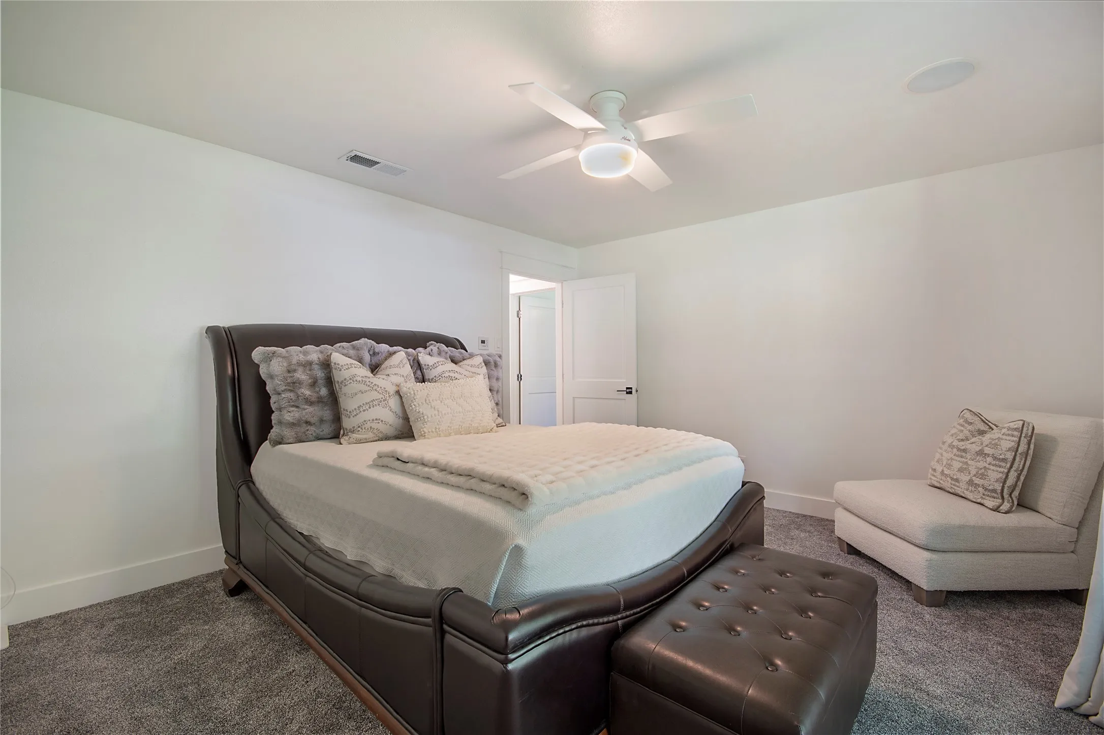 Single Family Residence For Sale in Dallas County , 1049 Forest Grove Drive, Dallas, Texas 75218, 3 Bedroom, 3 Bathroom, 2 Garage spaces, 2,550 Sqft, built in 1969, mls#21358264, Real Estate Agent in Dallas, Homes For Sale in Dallas county, Homes For Sale in Dallas, Realtor in Dallas Texas, Real Estate Brokerage Independent Realty Texas, Luminita Cordes Realtor