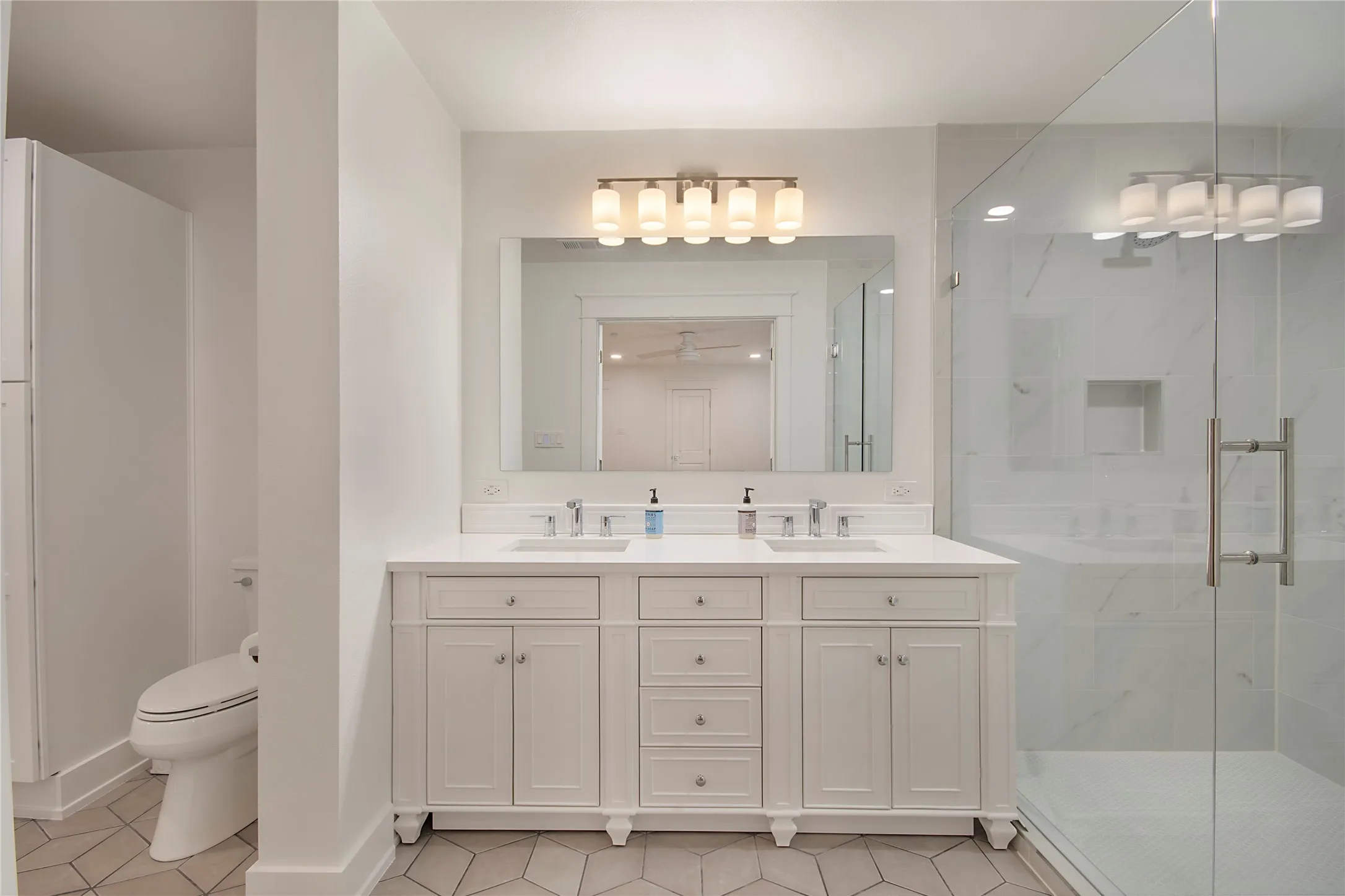 Single Family Residence For Sale in Dallas County , 1049 Forest Grove Drive, Dallas, Texas 75218, 3 Bedroom, 3 Bathroom, 2 Garage spaces, 2,550 Sqft, built in 1969, mls#21358264, Real Estate Agent in Dallas, Homes For Sale in Dallas county, Homes For Sale in Dallas, Realtor in Dallas Texas, Real Estate Brokerage Independent Realty Texas, Luminita Cordes Realtor