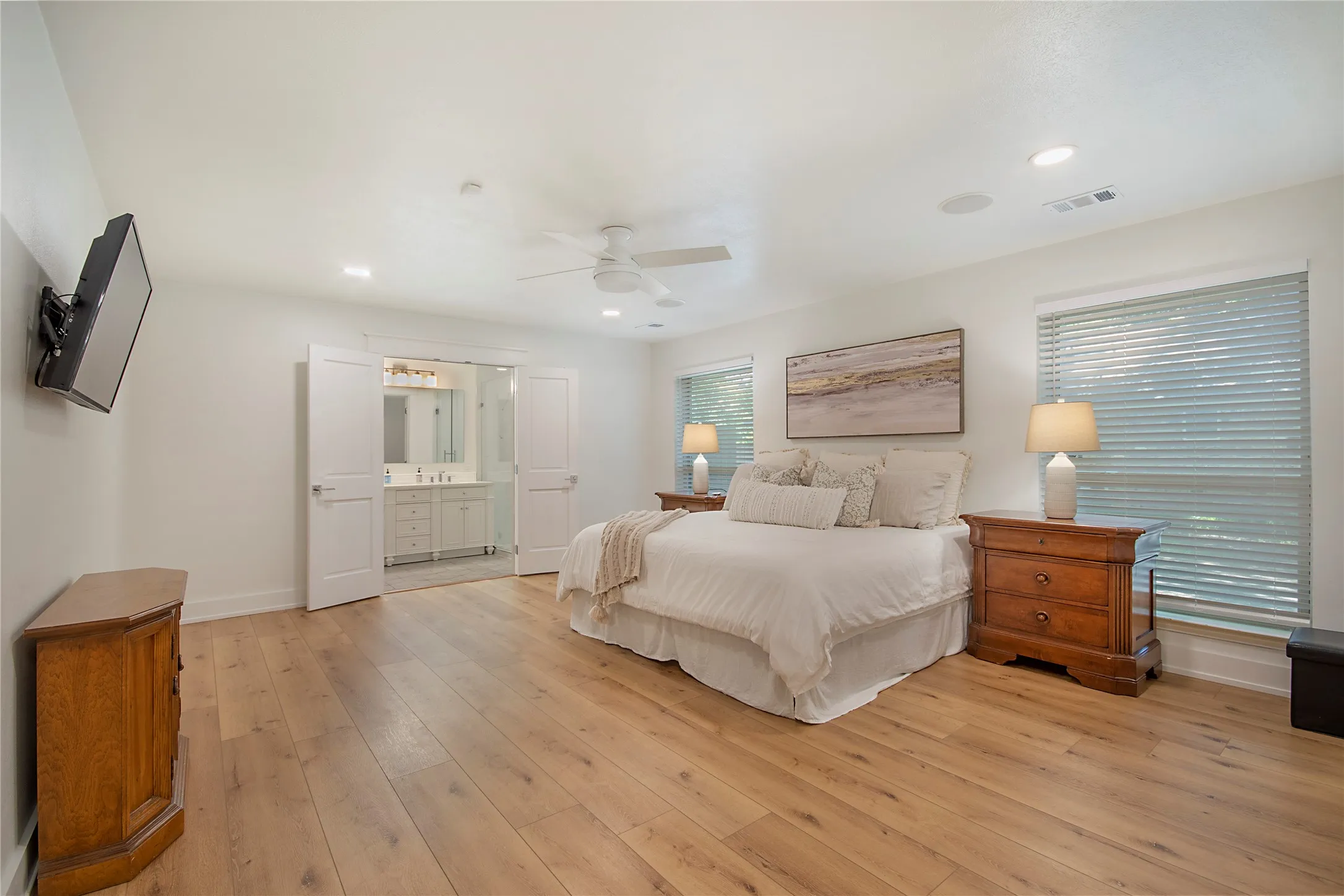 Single Family Residence For Sale in Dallas County , 1049 Forest Grove Drive, Dallas, Texas 75218, 3 Bedroom, 3 Bathroom, 2 Garage spaces, 2,550 Sqft, built in 1969, mls#21358264, Real Estate Agent in Dallas, Homes For Sale in Dallas county, Homes For Sale in Dallas, Realtor in Dallas Texas, Real Estate Brokerage Independent Realty Texas, Luminita Cordes Realtor