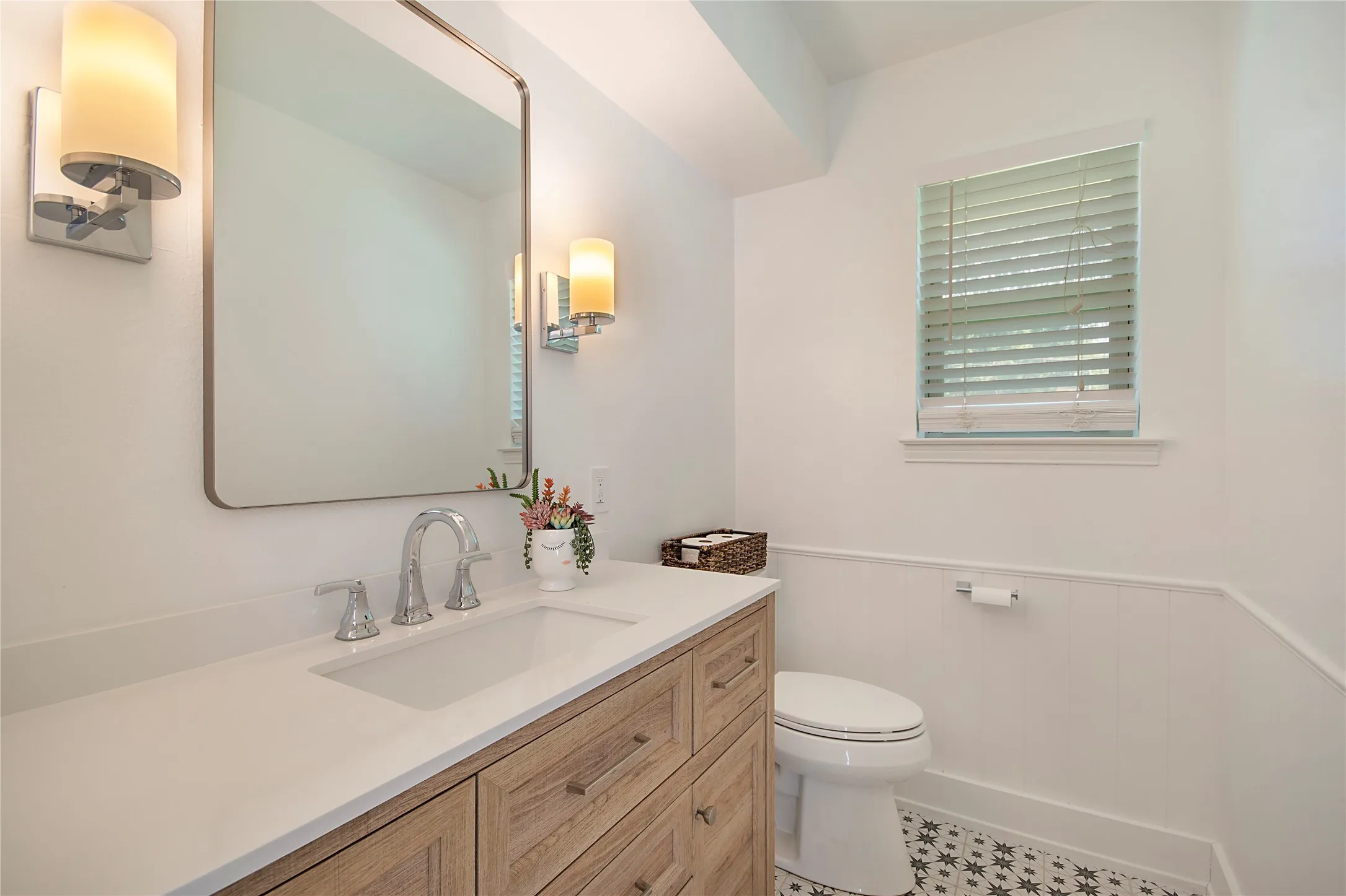 Single Family Residence For Sale in Dallas County , 1049 Forest Grove Drive, Dallas, Texas 75218, 3 Bedroom, 3 Bathroom, 2 Garage spaces, 2,550 Sqft, built in 1969, mls#21358264, Real Estate Agent in Dallas, Homes For Sale in Dallas county, Homes For Sale in Dallas, Realtor in Dallas Texas, Real Estate Brokerage Independent Realty Texas, Luminita Cordes Realtor