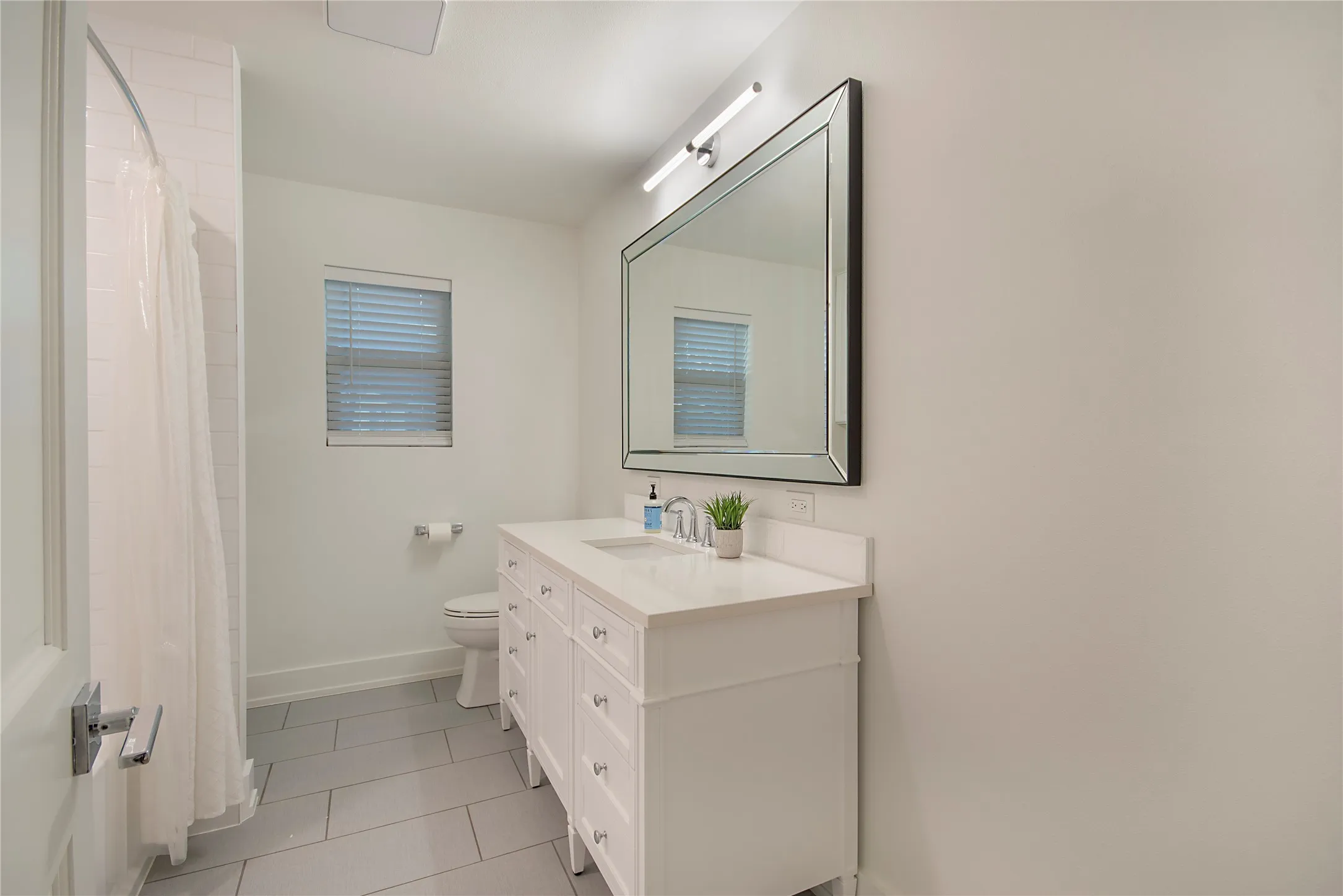 Single Family Residence For Sale in Dallas County , 1049 Forest Grove Drive, Dallas, Texas 75218, 3 Bedroom, 3 Bathroom, 2 Garage spaces, 2,550 Sqft, built in 1969, mls#21358264, Real Estate Agent in Dallas, Homes For Sale in Dallas county, Homes For Sale in Dallas, Realtor in Dallas Texas, Real Estate Brokerage Independent Realty Texas, Luminita Cordes Realtor