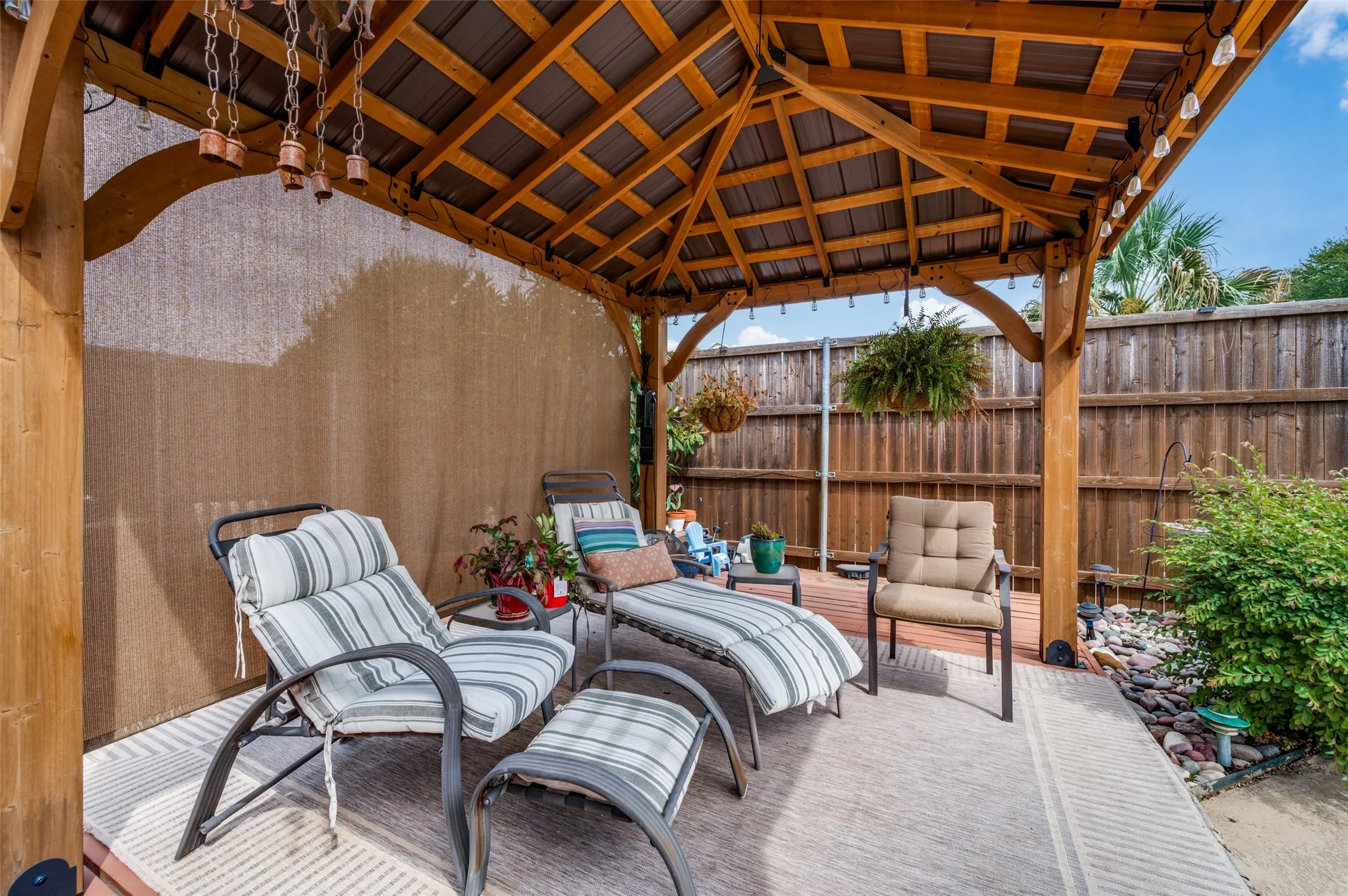 Single Family Residence For Sale in Dallas County , 206 Carolina Court, Coppell, Texas 75019, 3 Bedroom, 2 Bathroom, 2 Garage spaces, 2,041 Sqft, built in 1985, mls#21358150, Real Estate Agent in Coppell, Homes For Sale in Dallas county, Homes For Sale in Coppell, Realtor in Coppell Texas, Real Estate Brokerage Independent Realty Texas, Luminita Cordes Realtor