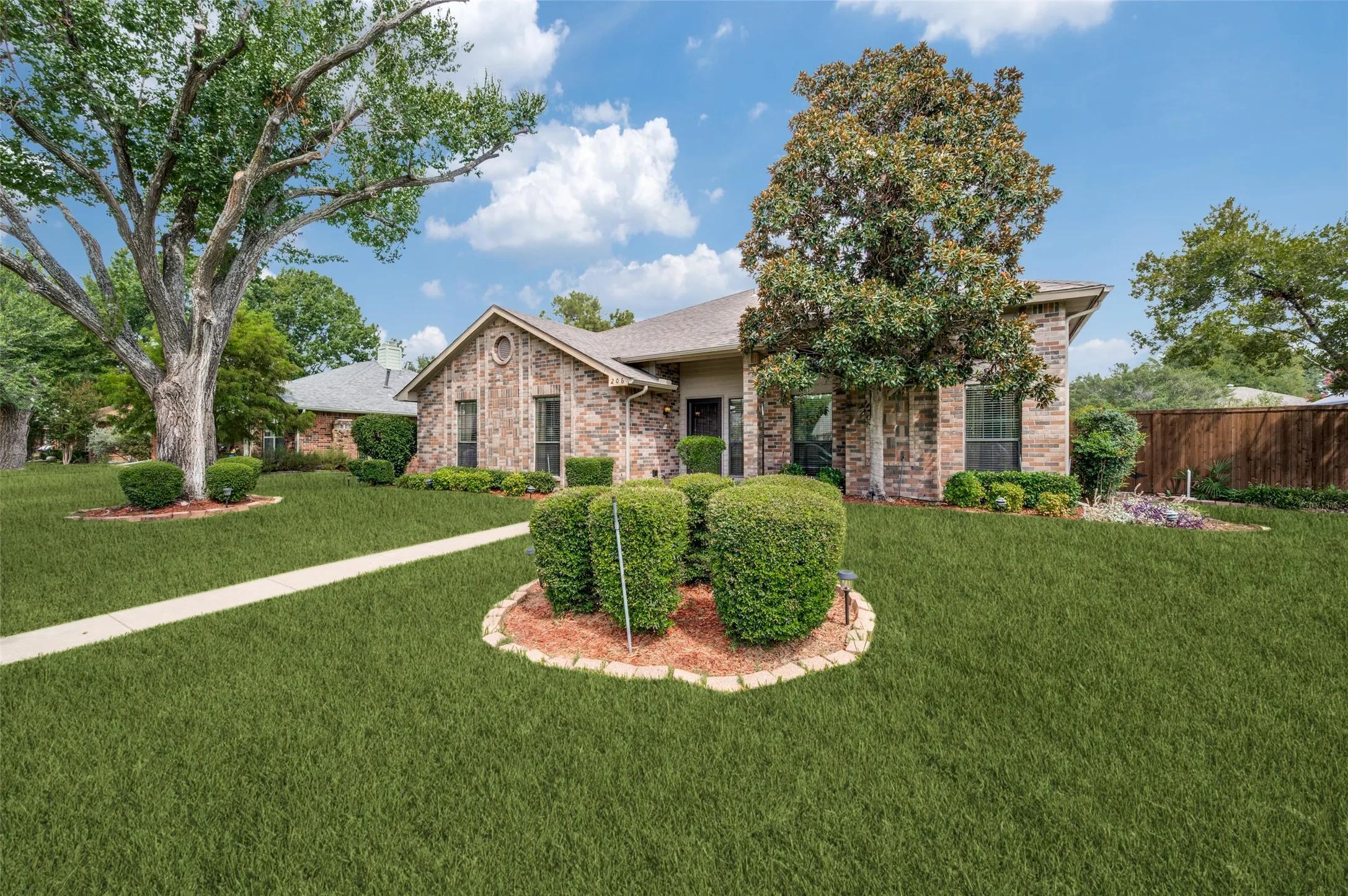 Single Family Residence For Sale in Dallas County , 206 Carolina Court, Coppell, Texas 75019, 3 Bedroom, 2 Bathroom, 2 Garage spaces, 2,041 Sqft, built in 1985, mls#21358150, Real Estate Agent in Coppell, Homes For Sale in Dallas county, Homes For Sale in Coppell, Realtor in Coppell Texas, Real Estate Brokerage Independent Realty Texas, Luminita Cordes Realtor