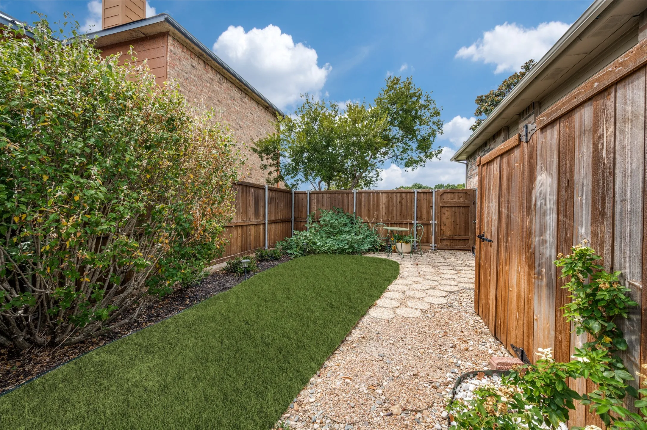 Single Family Residence For Sale in Dallas County , 206 Carolina Court, Coppell, Texas 75019, 3 Bedroom, 2 Bathroom, 2 Garage spaces, 2,041 Sqft, built in 1985, mls#21358150, Real Estate Agent in Coppell, Homes For Sale in Dallas county, Homes For Sale in Coppell, Realtor in Coppell Texas, Real Estate Brokerage Independent Realty Texas, Luminita Cordes Realtor