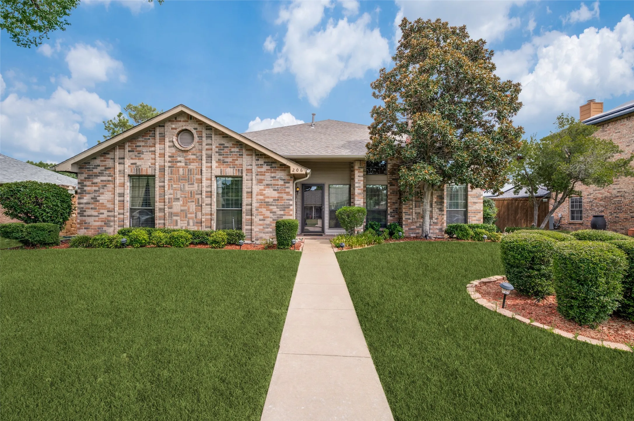 Single Family Residence For Sale in Dallas County , 206 Carolina Court, Coppell, Texas 75019, 3 Bedroom, 2 Bathroom, 2 Garage spaces, 2,041 Sqft, built in 1985, mls#21358150, Real Estate Agent in Coppell, Homes For Sale in Dallas county, Homes For Sale in Coppell, Realtor in Coppell Texas, Real Estate Brokerage Independent Realty Texas, Luminita Cordes Realtor