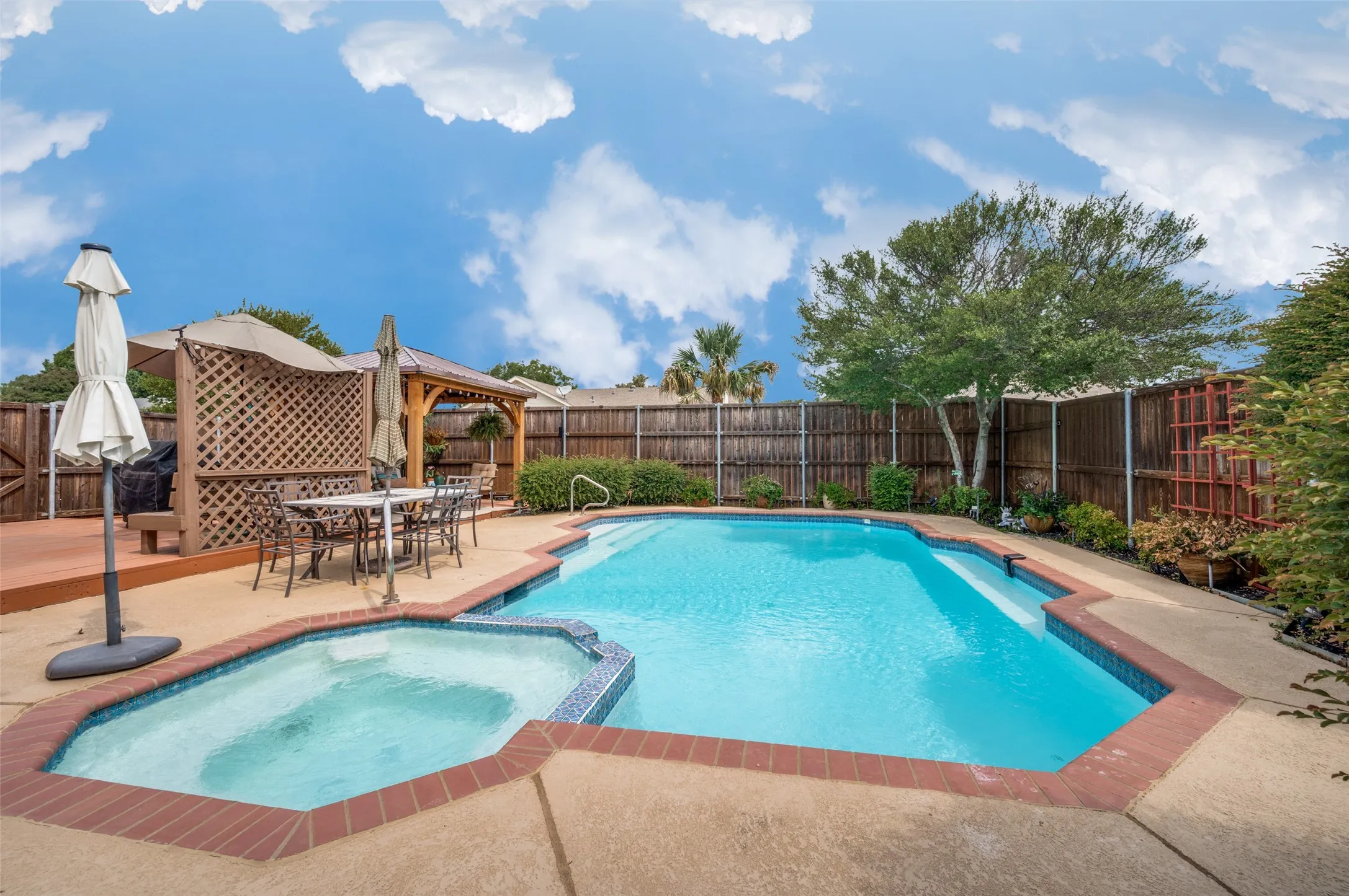 Single Family Residence For Sale in Dallas County , 206 Carolina Court, Coppell, Texas 75019, 3 Bedroom, 2 Bathroom, 2 Garage spaces, 2,041 Sqft, built in 1985, mls#21358150, Real Estate Agent in Coppell, Homes For Sale in Dallas county, Homes For Sale in Coppell, Realtor in Coppell Texas, Real Estate Brokerage Independent Realty Texas, Luminita Cordes Realtor