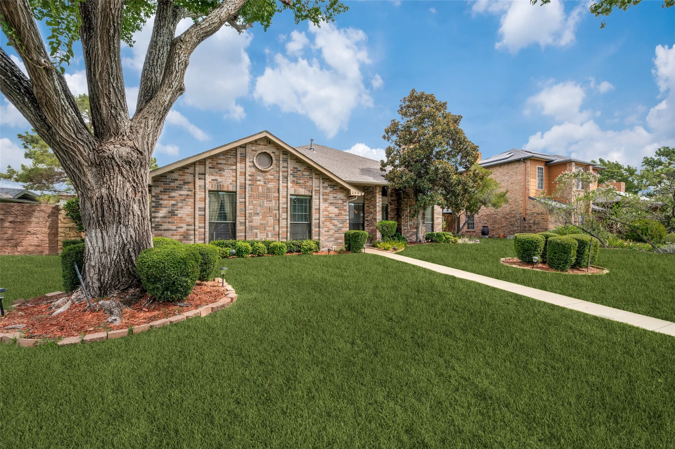 Single Family Residence For Sale in Dallas County , 206 Carolina Court, Coppell, Texas 75019, 3 Bedroom, 2 Bathroom, 2 Garage spaces, 2,041 Sqft, built in 1985, mls#21358150, Real Estate Agent in Coppell, Homes For Sale in Dallas county, Homes For Sale in Coppell, Realtor in Coppell Texas, Real Estate Brokerage Independent Realty Texas, Luminita Cordes Realtor