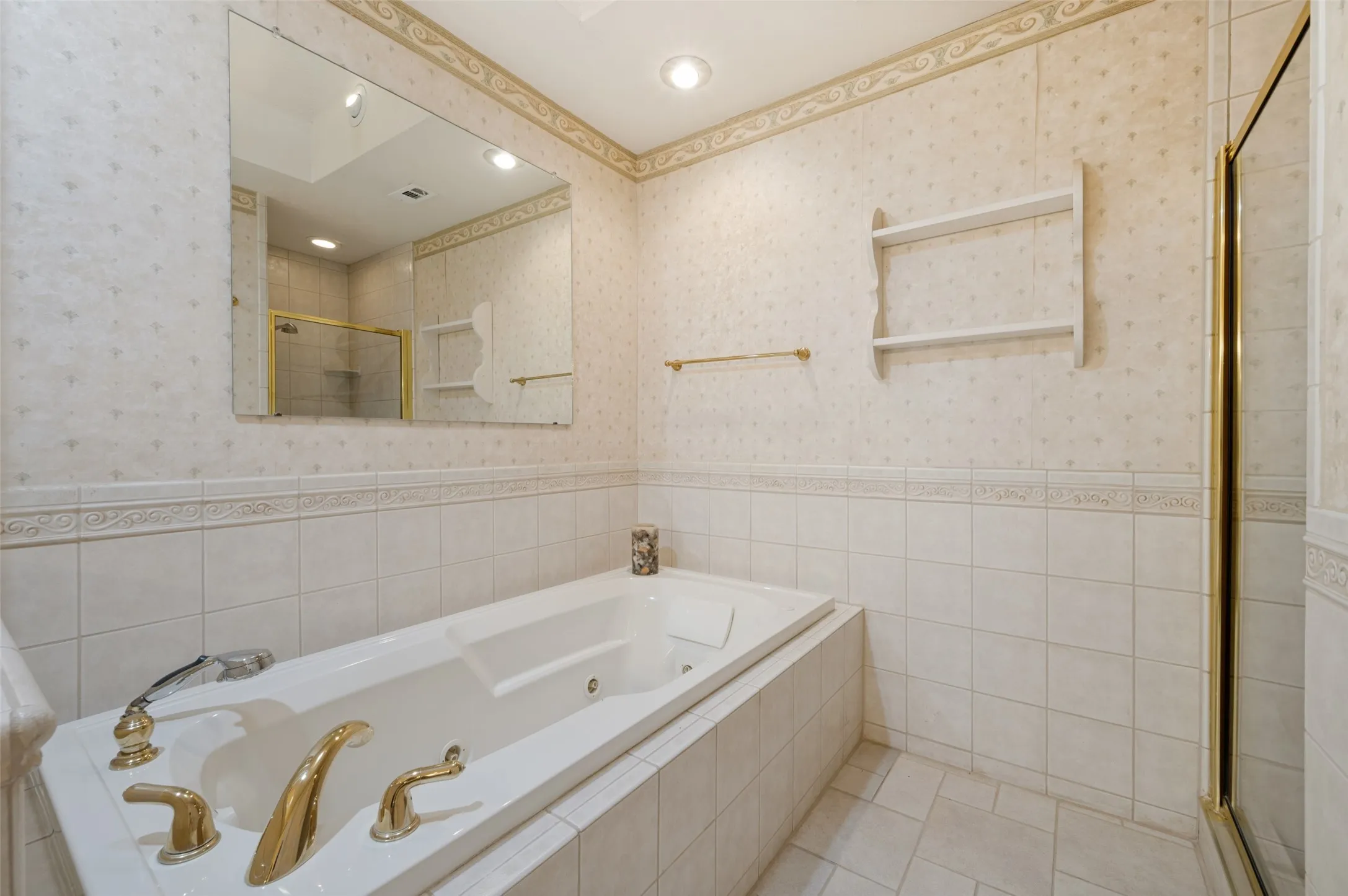Single Family Residence For Sale in Dallas County , 206 Carolina Court, Coppell, Texas 75019, 3 Bedroom, 2 Bathroom, 2 Garage spaces, 2,041 Sqft, built in 1985, mls#21358150, Real Estate Agent in Coppell, Homes For Sale in Dallas county, Homes For Sale in Coppell, Realtor in Coppell Texas, Real Estate Brokerage Independent Realty Texas, Luminita Cordes Realtor