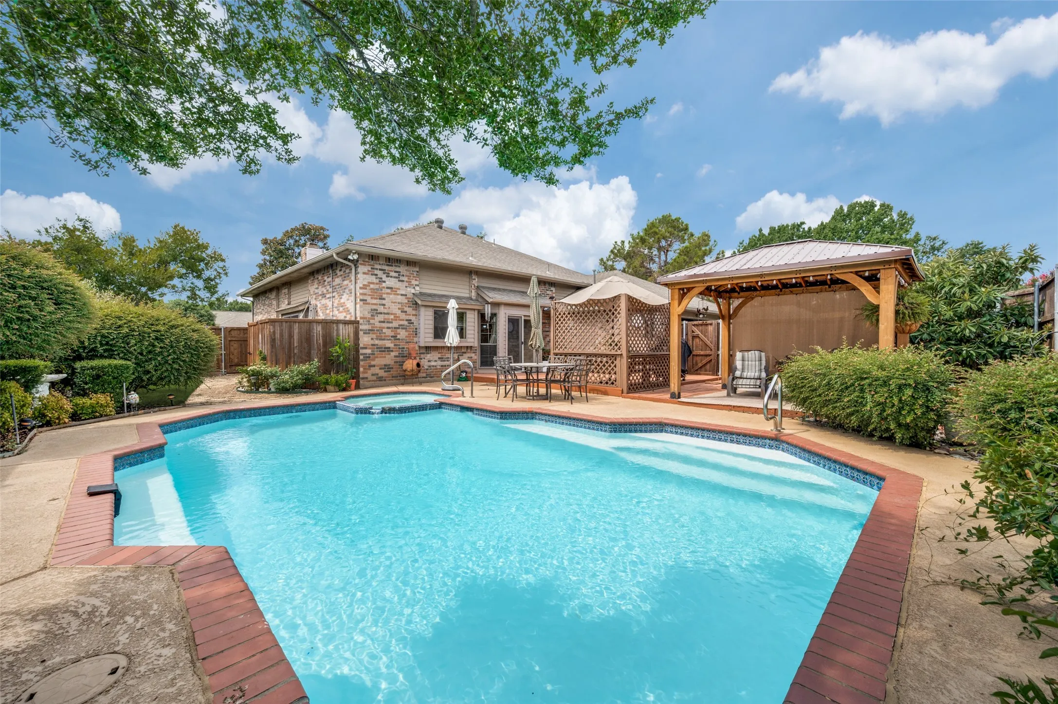 Single Family Residence For Sale in Dallas County , 206 Carolina Court, Coppell, Texas 75019, 3 Bedroom, 2 Bathroom, 2 Garage spaces, 2,041 Sqft, built in 1985, mls#21358150, Real Estate Agent in Coppell, Homes For Sale in Dallas county, Homes For Sale in Coppell, Realtor in Coppell Texas, Real Estate Brokerage Independent Realty Texas, Luminita Cordes Realtor