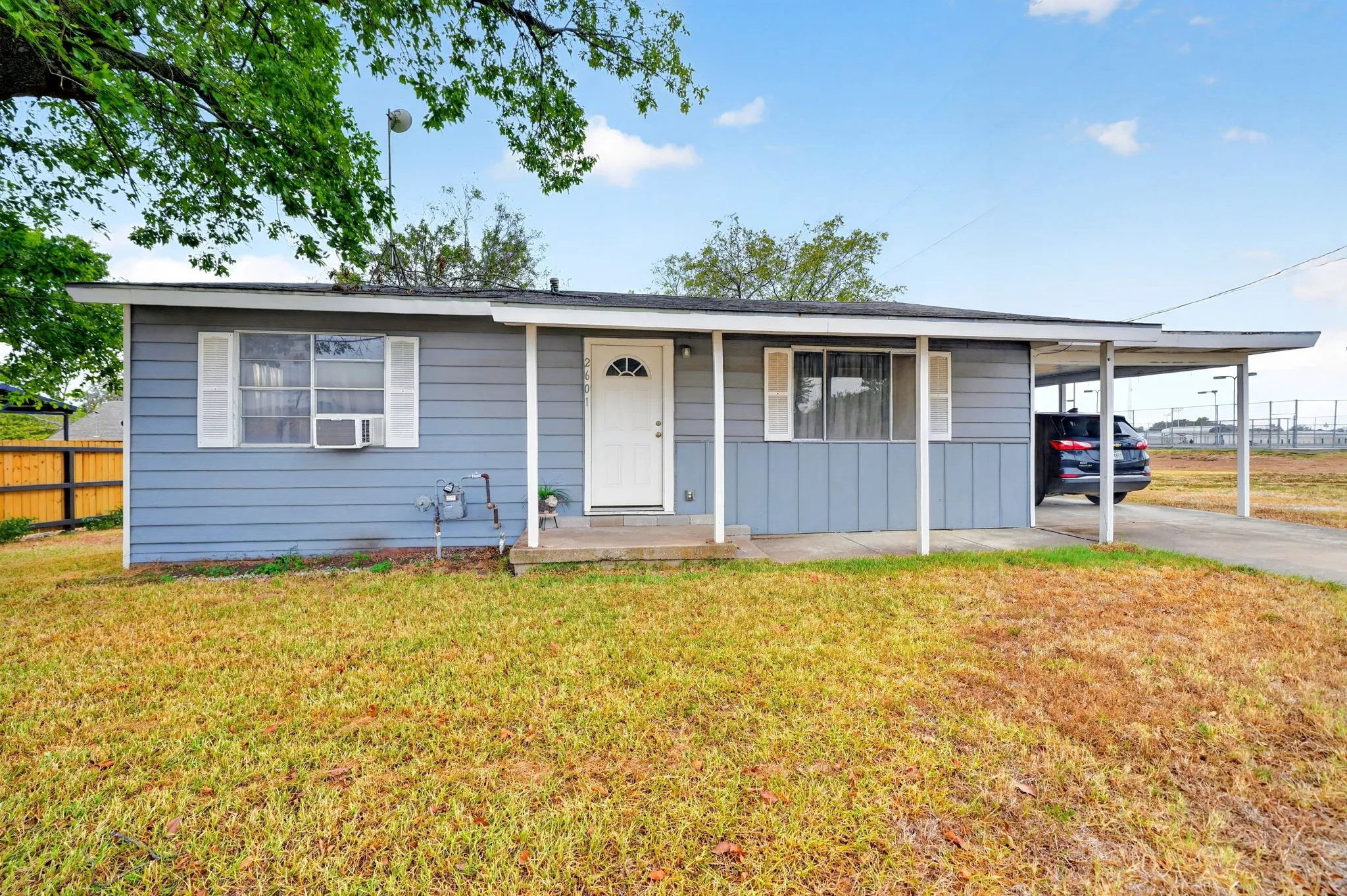 Single Family Residence For Sale in Hunt County , 2601 Crestridge, Caddo Mills, Texas 75135, 2 Bedroom, 1 Bathroom, Garage spaces, 972 Sqft, built in 1980, mls#21360463, Real Estate Agent in Caddo Mills, Homes For Sale in Hunt county, Homes For Sale in Caddo Mills, Realtor in Caddo Mills Texas, Real Estate Brokerage Independent Realty Texas, Luminita Cordes Realtor