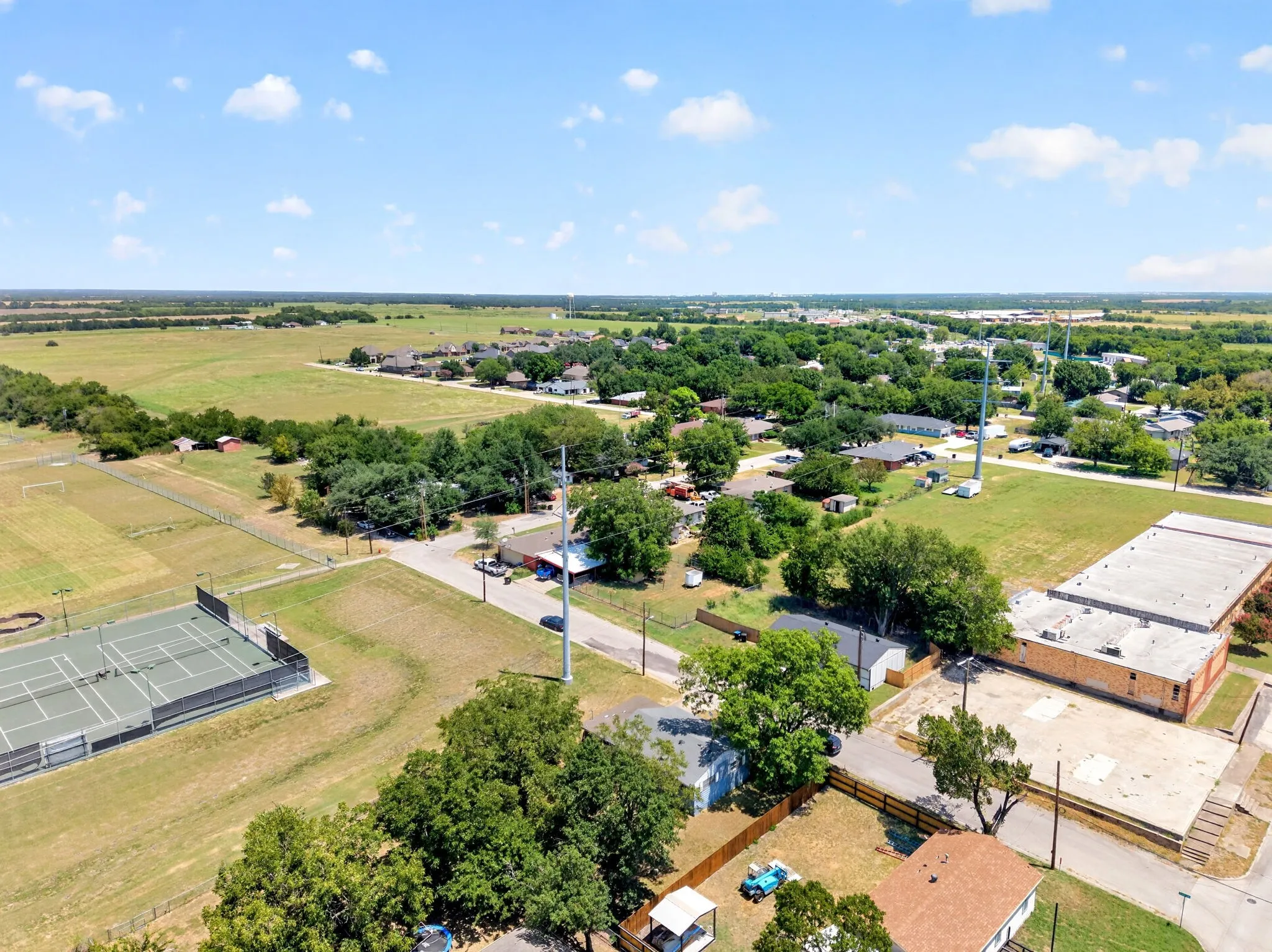 Single Family Residence For Sale in Hunt County , 2601 Crestridge, Caddo Mills, Texas 75135, 2 Bedroom, 1 Bathroom, Garage spaces, 972 Sqft, built in 1980, mls#21360463, Real Estate Agent in Caddo Mills, Homes For Sale in Hunt county, Homes For Sale in Caddo Mills, Realtor in Caddo Mills Texas, Real Estate Brokerage Independent Realty Texas, Luminita Cordes Realtor