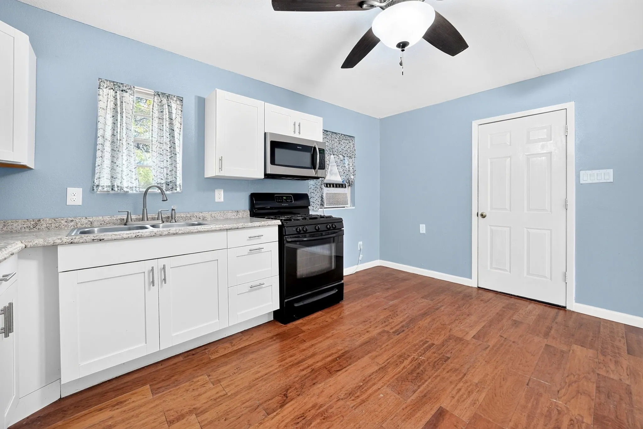 Single Family Residence For Sale in Hunt County , 2601 Crestridge, Caddo Mills, Texas 75135, 2 Bedroom, 1 Bathroom, Garage spaces, 972 Sqft, built in 1980, mls#21360463, Real Estate Agent in Caddo Mills, Homes For Sale in Hunt county, Homes For Sale in Caddo Mills, Realtor in Caddo Mills Texas, Real Estate Brokerage Independent Realty Texas, Luminita Cordes Realtor