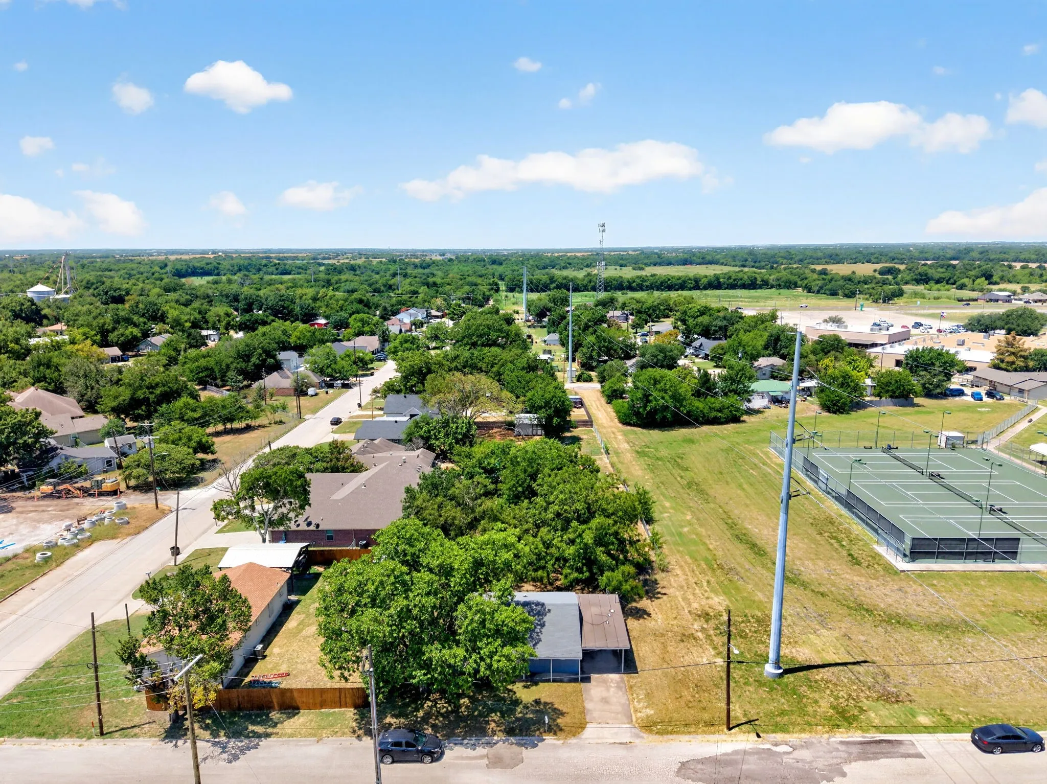 Single Family Residence For Sale in Hunt County , 2601 Crestridge, Caddo Mills, Texas 75135, 2 Bedroom, 1 Bathroom, Garage spaces, 972 Sqft, built in 1980, mls#21360463, Real Estate Agent in Caddo Mills, Homes For Sale in Hunt county, Homes For Sale in Caddo Mills, Realtor in Caddo Mills Texas, Real Estate Brokerage Independent Realty Texas, Luminita Cordes Realtor