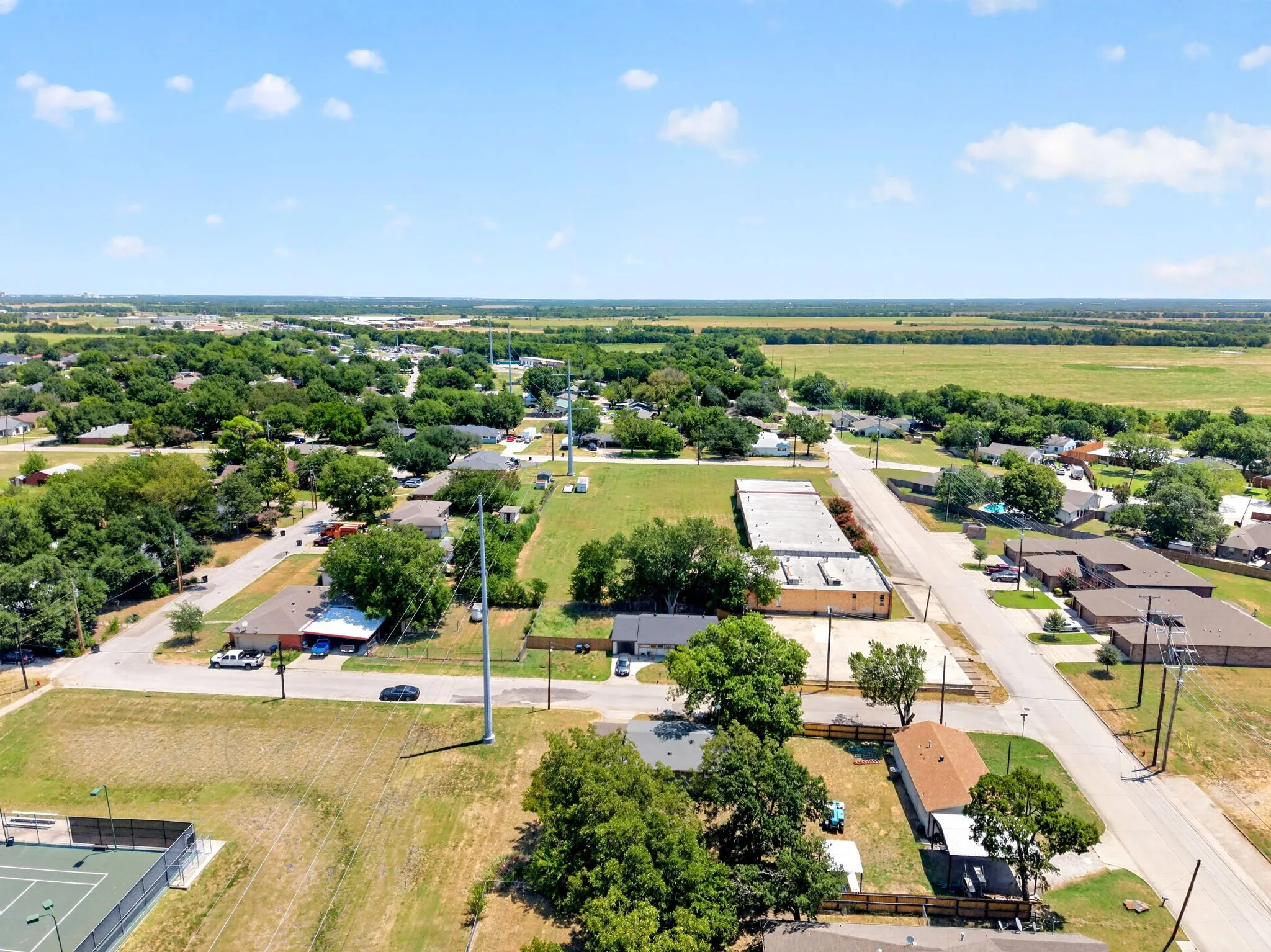 Single Family Residence For Sale in Hunt County , 2601 Crestridge, Caddo Mills, Texas 75135, 2 Bedroom, 1 Bathroom, Garage spaces, 972 Sqft, built in 1980, mls#21360463, Real Estate Agent in Caddo Mills, Homes For Sale in Hunt county, Homes For Sale in Caddo Mills, Realtor in Caddo Mills Texas, Real Estate Brokerage Independent Realty Texas, Luminita Cordes Realtor