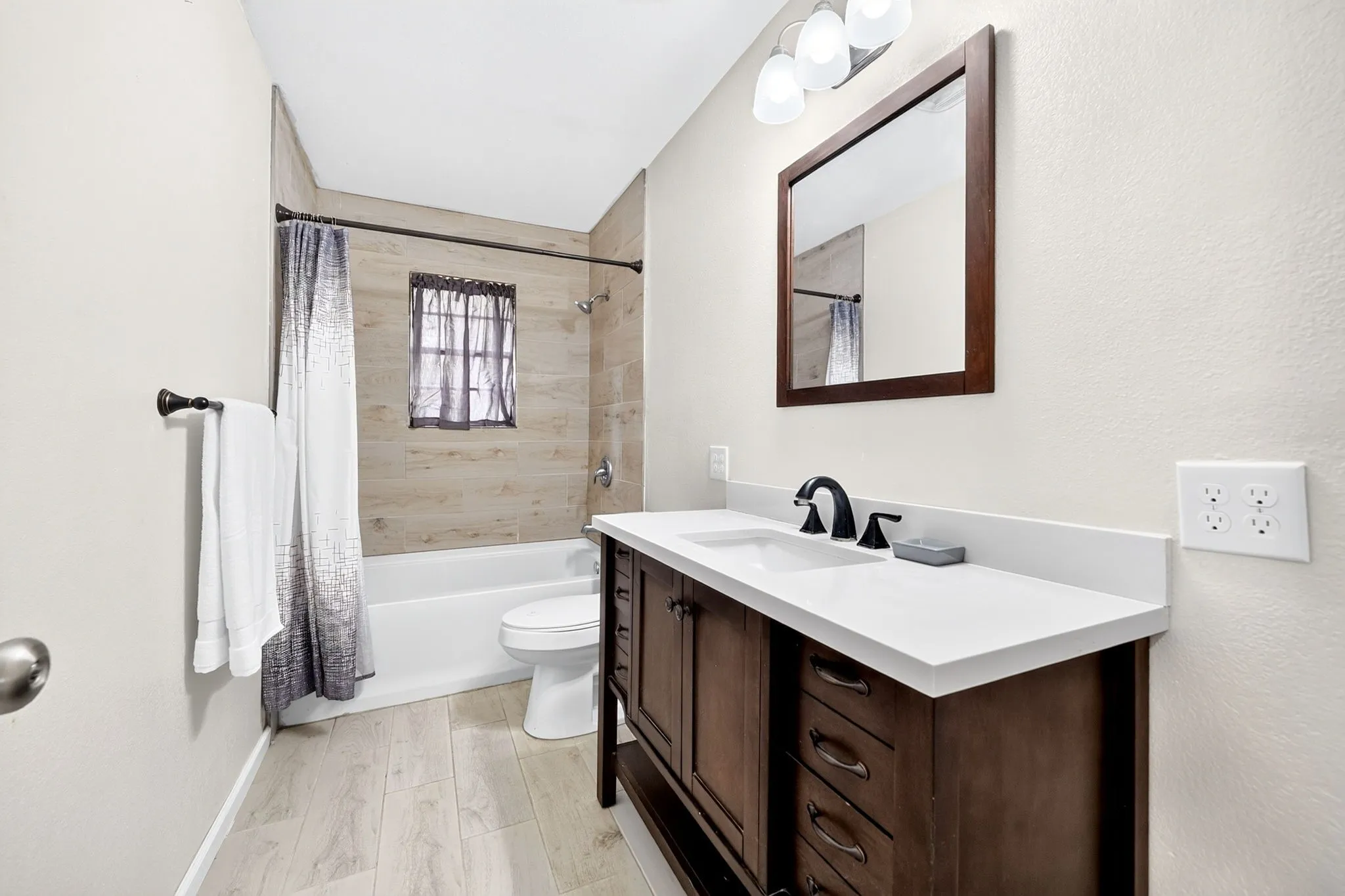 Single Family Residence For Sale in Hunt County , 2601 Crestridge, Caddo Mills, Texas 75135, 2 Bedroom, 1 Bathroom, Garage spaces, 972 Sqft, built in 1980, mls#21360463, Real Estate Agent in Caddo Mills, Homes For Sale in Hunt county, Homes For Sale in Caddo Mills, Realtor in Caddo Mills Texas, Real Estate Brokerage Independent Realty Texas, Luminita Cordes Realtor