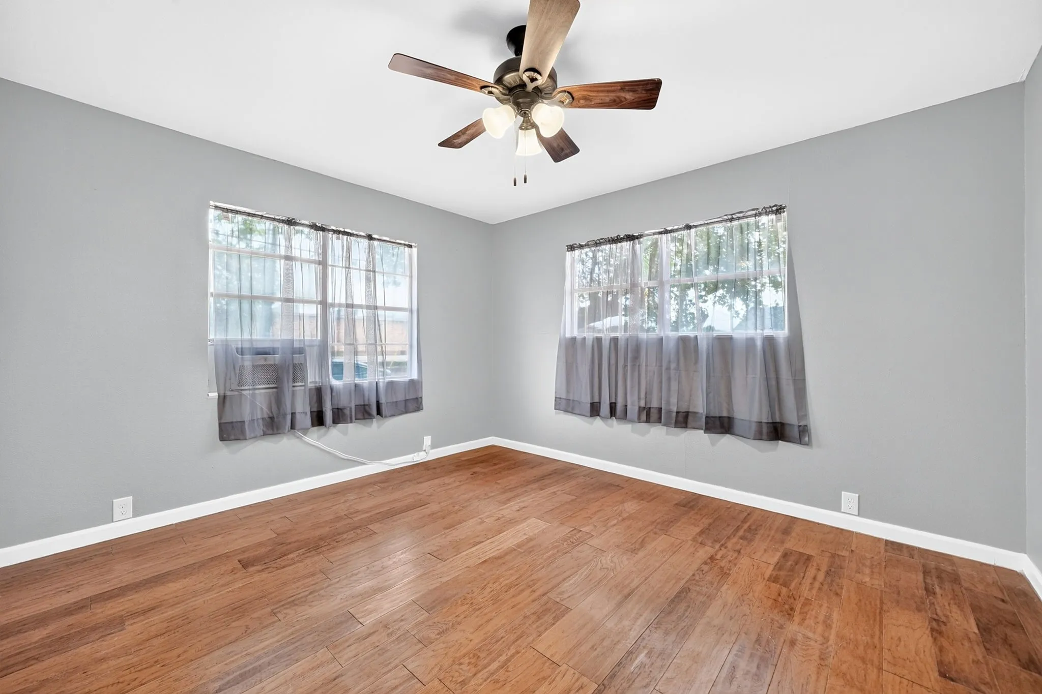 Single Family Residence For Sale in Hunt County , 2601 Crestridge, Caddo Mills, Texas 75135, 2 Bedroom, 1 Bathroom, Garage spaces, 972 Sqft, built in 1980, mls#21360463, Real Estate Agent in Caddo Mills, Homes For Sale in Hunt county, Homes For Sale in Caddo Mills, Realtor in Caddo Mills Texas, Real Estate Brokerage Independent Realty Texas, Luminita Cordes Realtor
