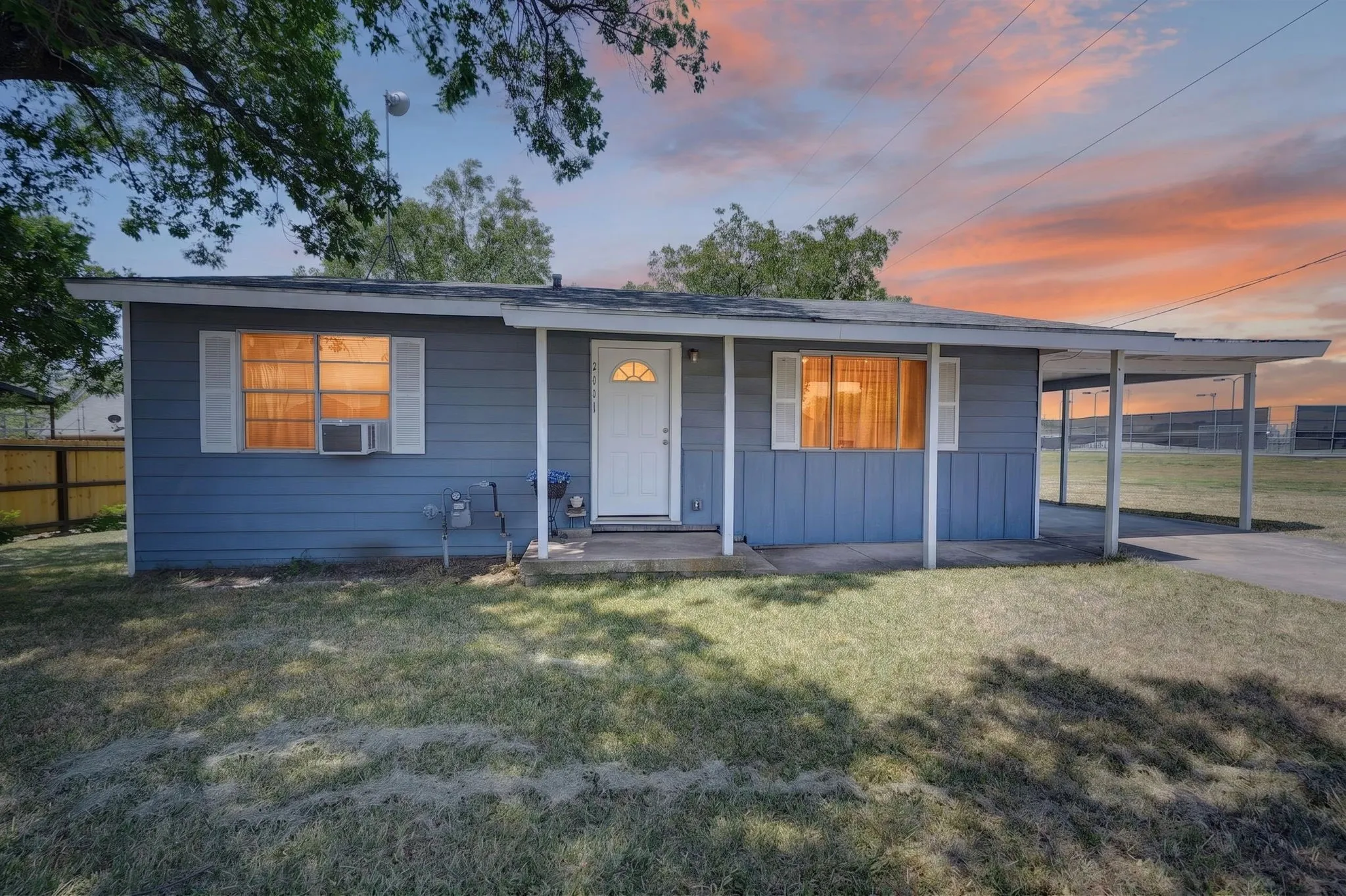 Single Family Residence For Sale in Hunt County , 2601 Crestridge, Caddo Mills, Texas 75135, 2 Bedroom, 1 Bathroom, Garage spaces, 972 Sqft, built in 1980, mls#21360463, Real Estate Agent in Caddo Mills, Homes For Sale in Hunt county, Homes For Sale in Caddo Mills, Realtor in Caddo Mills Texas, Real Estate Brokerage Independent Realty Texas, Luminita Cordes Realtor