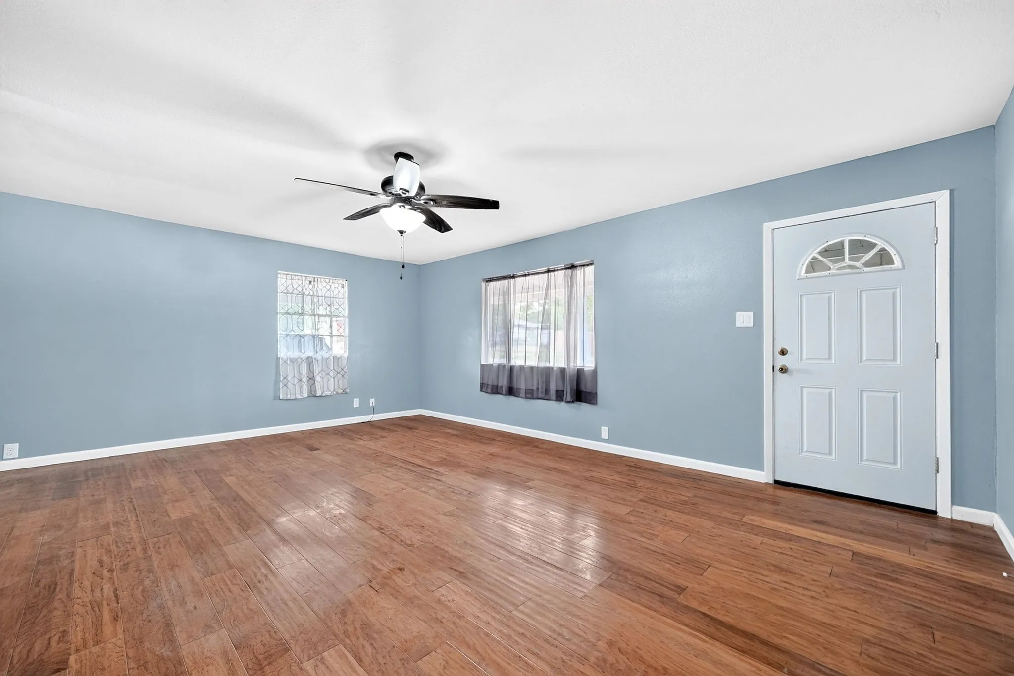 Single Family Residence For Sale in Hunt County , 2601 Crestridge, Caddo Mills, Texas 75135, 2 Bedroom, 1 Bathroom, Garage spaces, 972 Sqft, built in 1980, mls#21360463, Real Estate Agent in Caddo Mills, Homes For Sale in Hunt county, Homes For Sale in Caddo Mills, Realtor in Caddo Mills Texas, Real Estate Brokerage Independent Realty Texas, Luminita Cordes Realtor