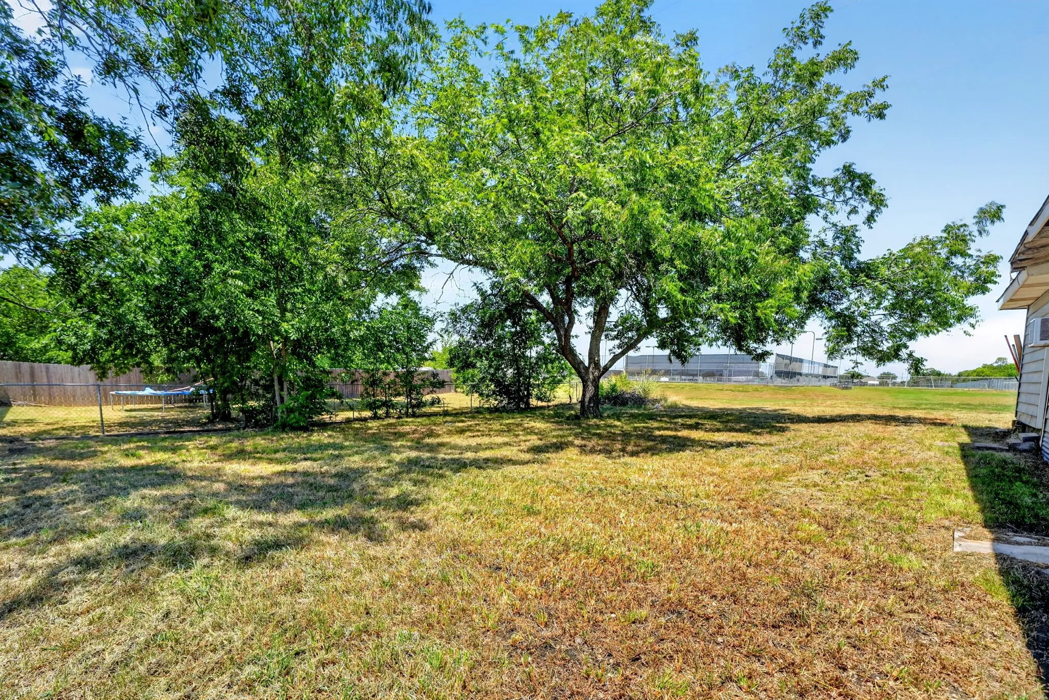 Single Family Residence For Sale in Hunt County , 2601 Crestridge, Caddo Mills, Texas 75135, 2 Bedroom, 1 Bathroom, Garage spaces, 972 Sqft, built in 1980, mls#21360463, Real Estate Agent in Caddo Mills, Homes For Sale in Hunt county, Homes For Sale in Caddo Mills, Realtor in Caddo Mills Texas, Real Estate Brokerage Independent Realty Texas, Luminita Cordes Realtor