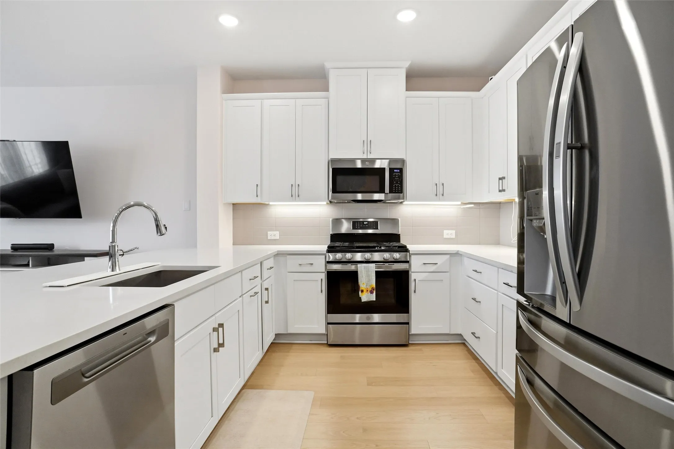 Townhouse For Sale in Tarrant County , 1085 Carnation Drive, Crowley, Texas 76036, 3 Bedroom, 3 Bathroom, 2 Garage spaces, 1,812 Sqft, built in 2024, mls#21359719, Real Estate Agent in Crowley, Homes For Sale in Tarrant county, Homes For Sale in Crowley, Realtor in Crowley Texas, Real Estate Brokerage Independent Realty Texas, Luminita Cordes Realtor