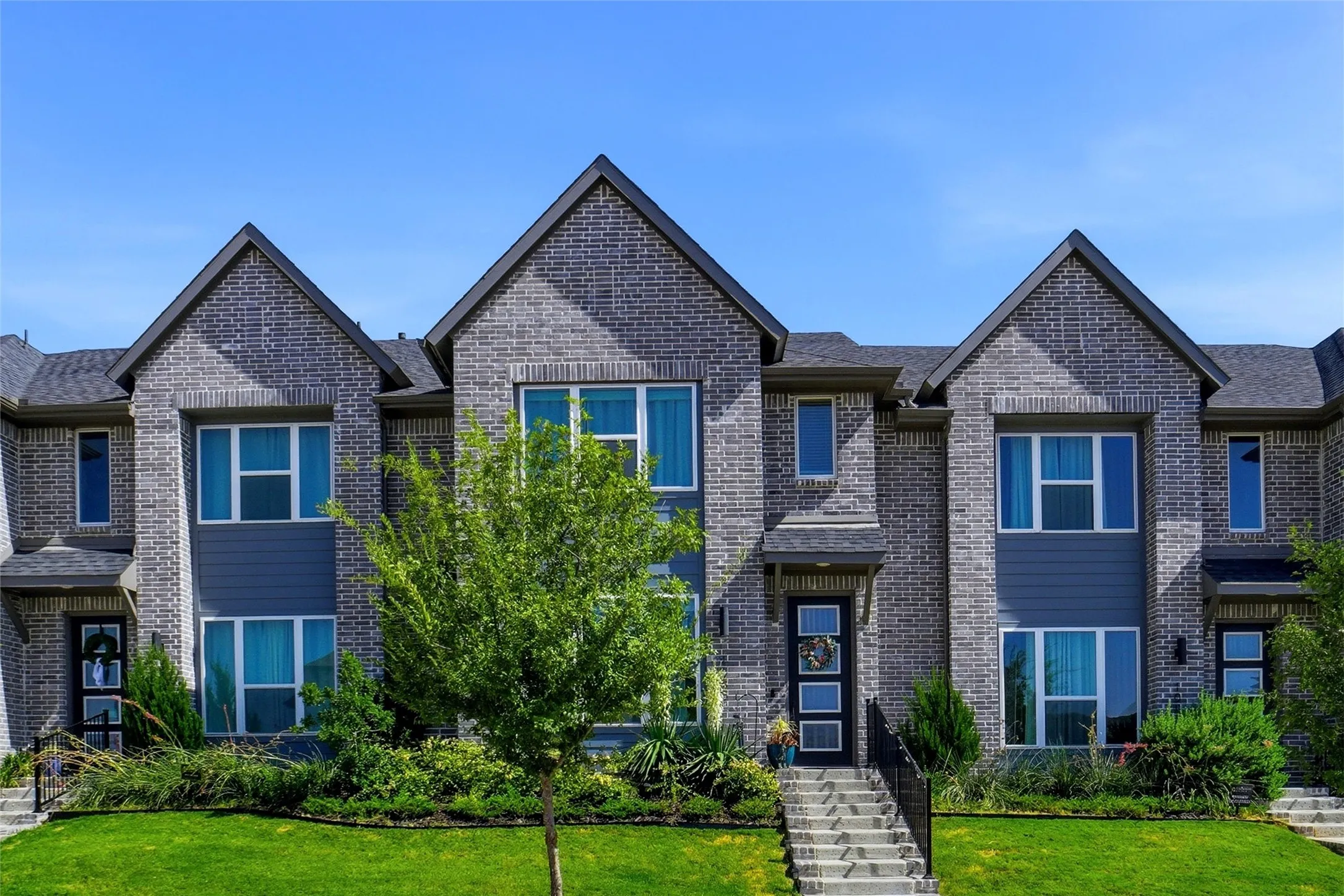 Townhouse For Sale in Tarrant County , 1085 Carnation Drive, Crowley, Texas 76036, 3 Bedroom, 3 Bathroom, 2 Garage spaces, 1,812 Sqft, built in 2024, mls#21359719, Real Estate Agent in Crowley, Homes For Sale in Tarrant county, Homes For Sale in Crowley, Realtor in Crowley Texas, Real Estate Brokerage Independent Realty Texas, Luminita Cordes Realtor
