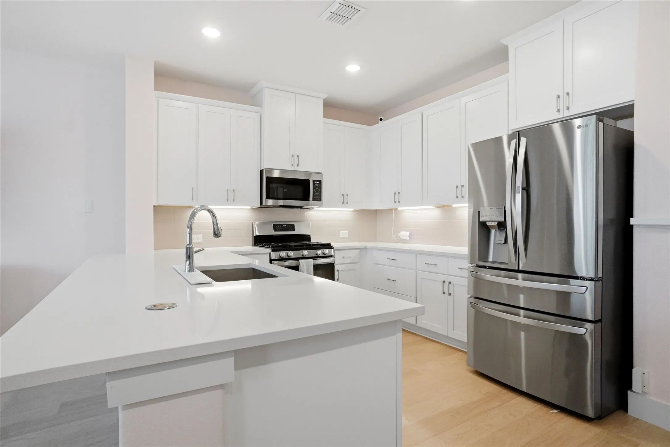 Townhouse For Sale in Tarrant County , 1085 Carnation Drive, Crowley, Texas 76036, 3 Bedroom, 3 Bathroom, 2 Garage spaces, 1,812 Sqft, built in 2024, mls#21359719, Real Estate Agent in Crowley, Homes For Sale in Tarrant county, Homes For Sale in Crowley, Realtor in Crowley Texas, Real Estate Brokerage Independent Realty Texas, Luminita Cordes Realtor