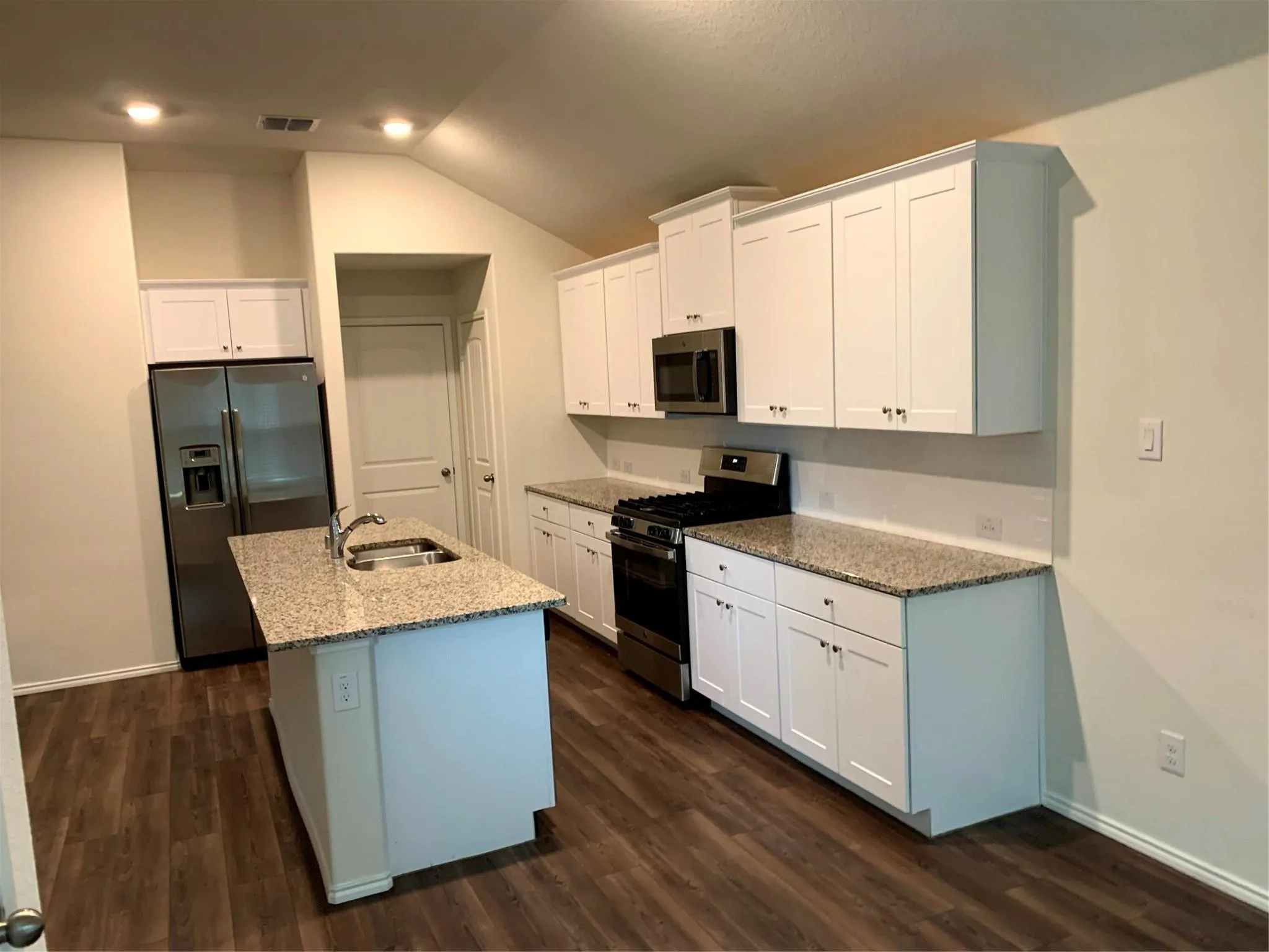 Single Family Residence For Rent in Denton County , 2444 Larimar Drive, Little Elm, Texas 76227, 3 Bedroom, 2 Bathroom, 2 Garage spaces, 1,536 Sqft, built in 2020, Price $2,100, mls#21360472, Real Estate Agent in Little Elm, Homes For Rent in Denton county, Homes For Rent in Little Elm, Realtor in Little Elm Texas, Real Estate Brokerage Independent Realty Texas, Luminita Cordes Realtor