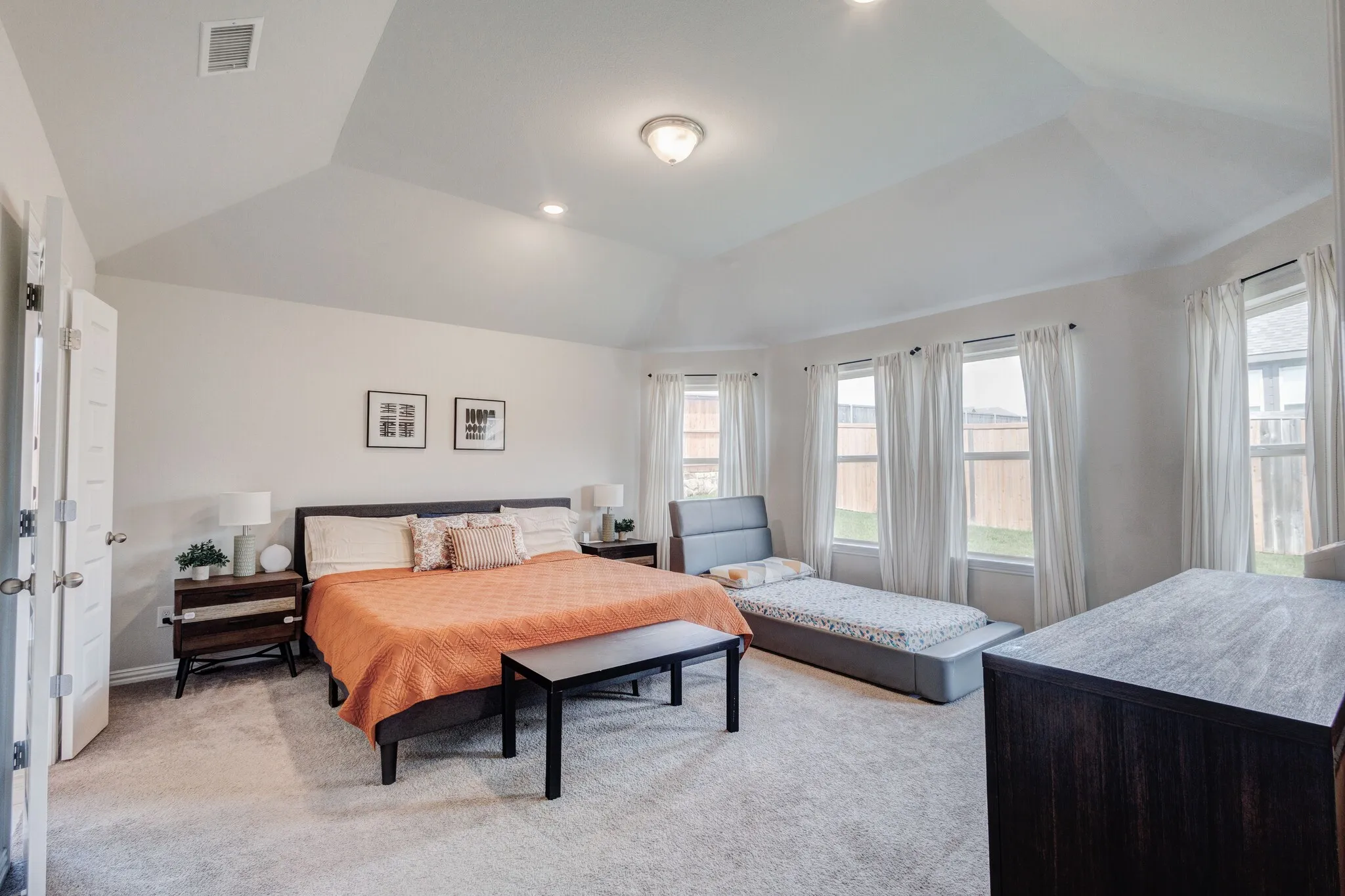 Vaulted ceiling with recessed lighting
