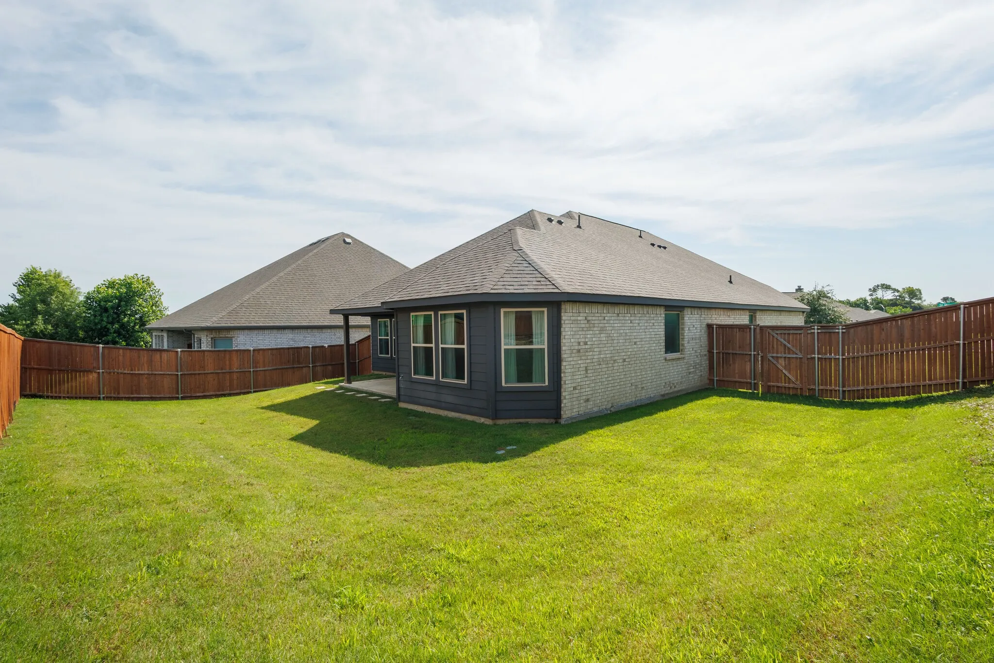 Single Family Residence For Sale in Tarrant County , 101 St Meena Court, Fort Worth, Texas 76120, 3 Bedroom, 2 Bathroom, 2 Garage spaces, 1,992 Sqft, built in 2020, mls#21360475, Real Estate Agent in Fort Worth, Homes For Sale in Tarrant county, Homes For Sale in Fort Worth, Realtor in Fort Worth Texas, Real Estate Brokerage Independent Realty Texas, Luminita Cordes Realtor