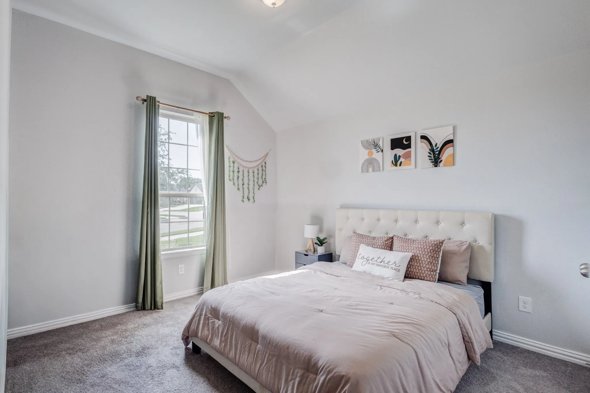 Recessed window with horizontal blinds