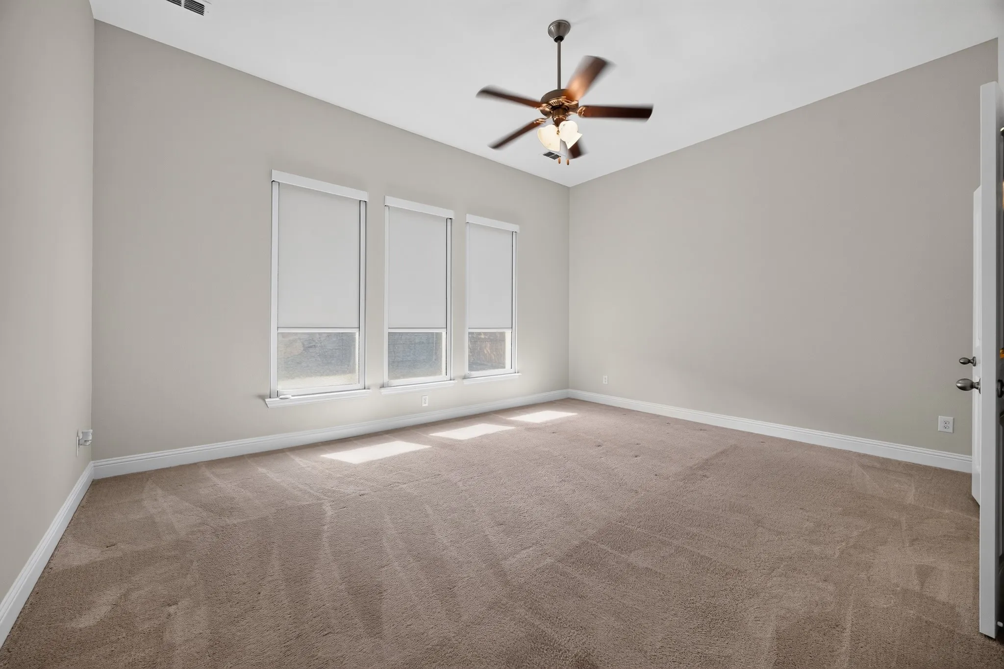 Single Family Residence For Sale in Denton County , 917 Sundrop Drive, Little Elm, Texas 75068, 4 Bedroom, 4 Bathroom, 2 Garage spaces, 3,043 Sqft, built in 2016, mls#21359090, Real Estate Agent in Little Elm, Homes For Sale in Denton county, Homes For Sale in Little Elm, Realtor in Little Elm Texas, Real Estate Brokerage Independent Realty Texas, Luminita Cordes Realtor