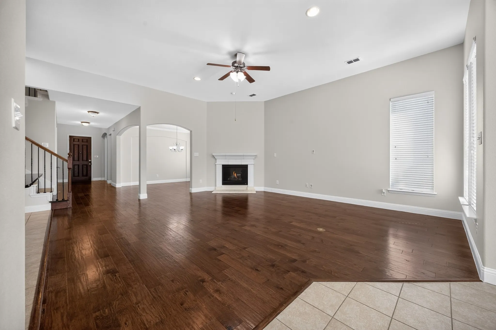 Single Family Residence For Sale in Denton County , 917 Sundrop Drive, Little Elm, Texas 75068, 4 Bedroom, 4 Bathroom, 2 Garage spaces, 3,043 Sqft, built in 2016, mls#21359090, Real Estate Agent in Little Elm, Homes For Sale in Denton county, Homes For Sale in Little Elm, Realtor in Little Elm Texas, Real Estate Brokerage Independent Realty Texas, Luminita Cordes Realtor