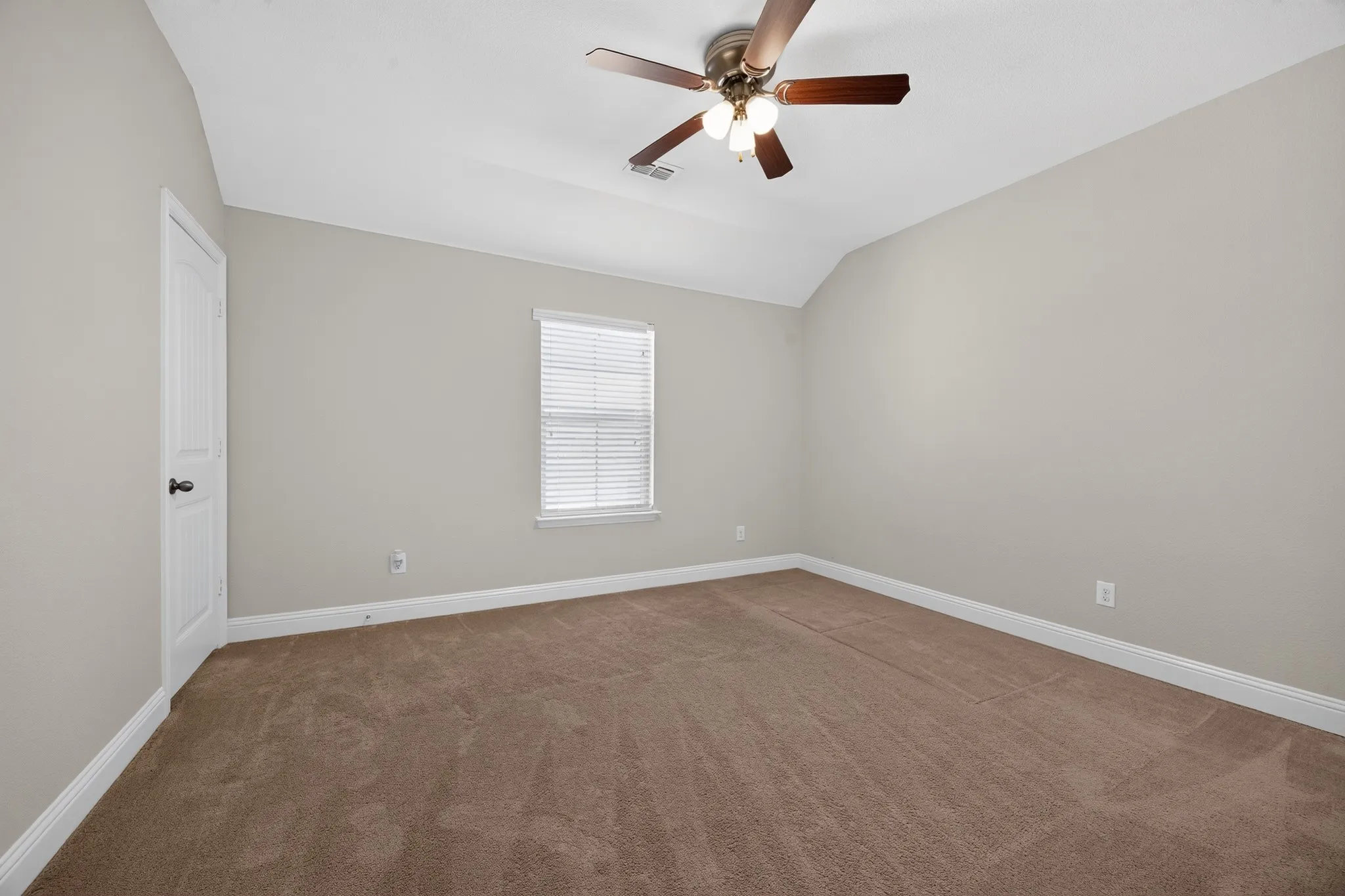 Single Family Residence For Sale in Denton County , 917 Sundrop Drive, Little Elm, Texas 75068, 4 Bedroom, 4 Bathroom, 2 Garage spaces, 3,043 Sqft, built in 2016, mls#21359090, Real Estate Agent in Little Elm, Homes For Sale in Denton county, Homes For Sale in Little Elm, Realtor in Little Elm Texas, Real Estate Brokerage Independent Realty Texas, Luminita Cordes Realtor