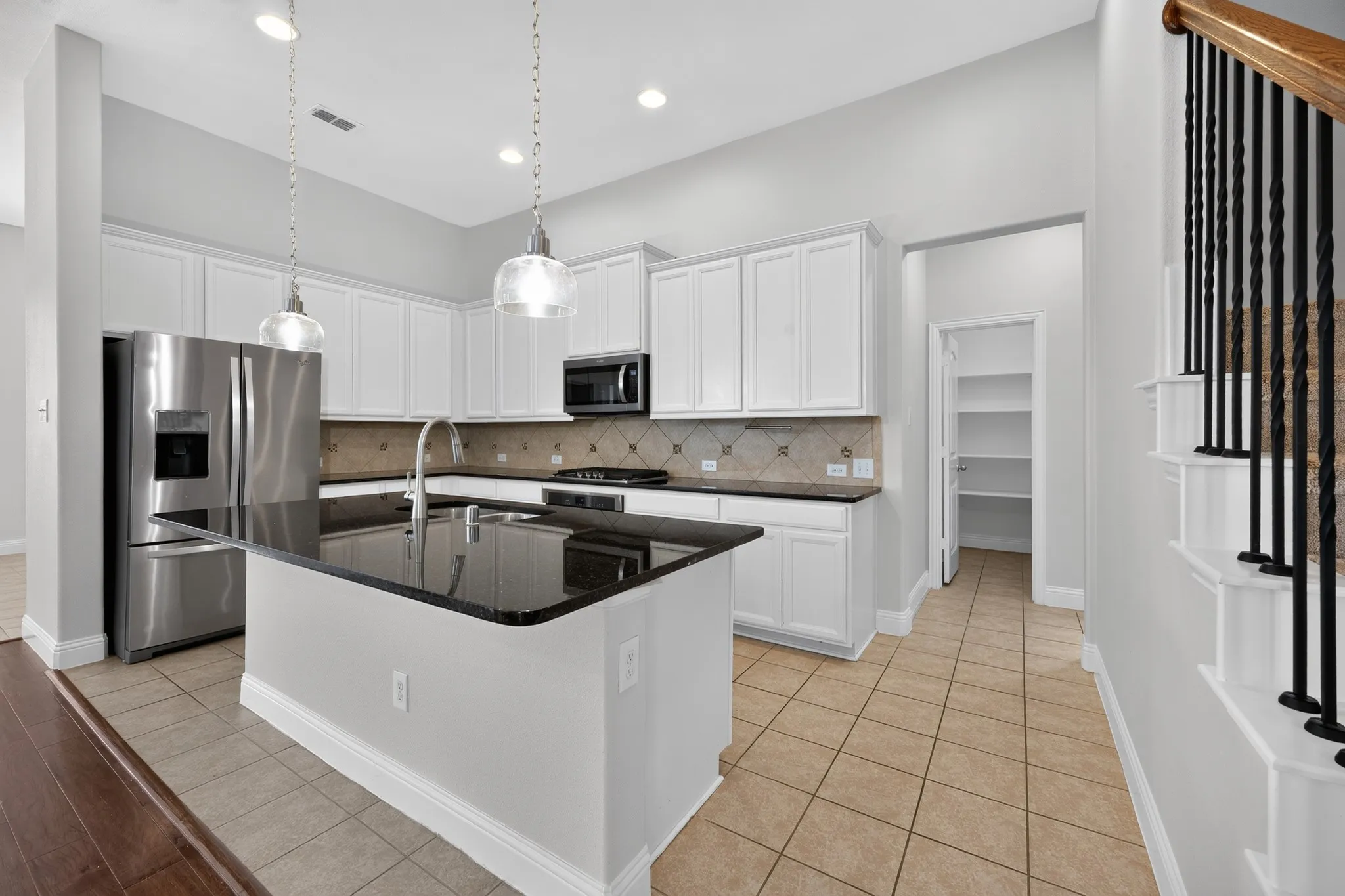 Single Family Residence For Sale in Denton County , 917 Sundrop Drive, Little Elm, Texas 75068, 4 Bedroom, 4 Bathroom, 2 Garage spaces, 3,043 Sqft, built in 2016, mls#21359090, Real Estate Agent in Little Elm, Homes For Sale in Denton county, Homes For Sale in Little Elm, Realtor in Little Elm Texas, Real Estate Brokerage Independent Realty Texas, Luminita Cordes Realtor