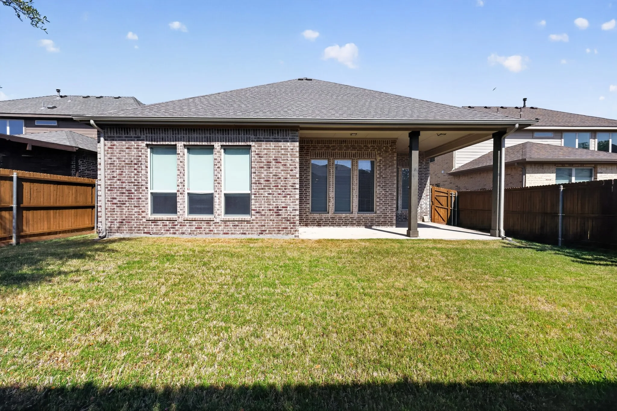 Single Family Residence For Sale in Denton County , 917 Sundrop Drive, Little Elm, Texas 75068, 4 Bedroom, 4 Bathroom, 2 Garage spaces, 3,043 Sqft, built in 2016, mls#21359090, Real Estate Agent in Little Elm, Homes For Sale in Denton county, Homes For Sale in Little Elm, Realtor in Little Elm Texas, Real Estate Brokerage Independent Realty Texas, Luminita Cordes Realtor