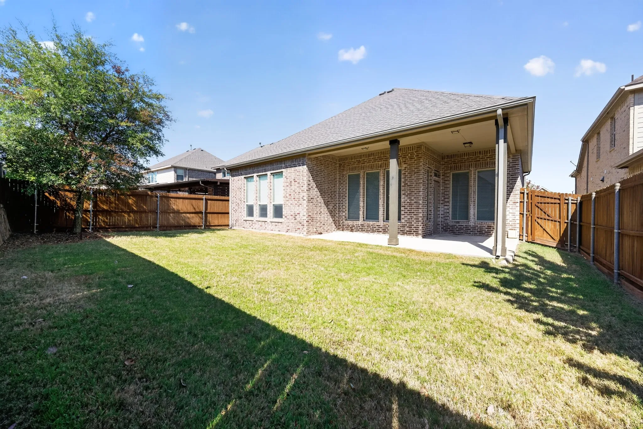 Single Family Residence For Sale in Denton County , 917 Sundrop Drive, Little Elm, Texas 75068, 4 Bedroom, 4 Bathroom, 2 Garage spaces, 3,043 Sqft, built in 2016, mls#21359090, Real Estate Agent in Little Elm, Homes For Sale in Denton county, Homes For Sale in Little Elm, Realtor in Little Elm Texas, Real Estate Brokerage Independent Realty Texas, Luminita Cordes Realtor
