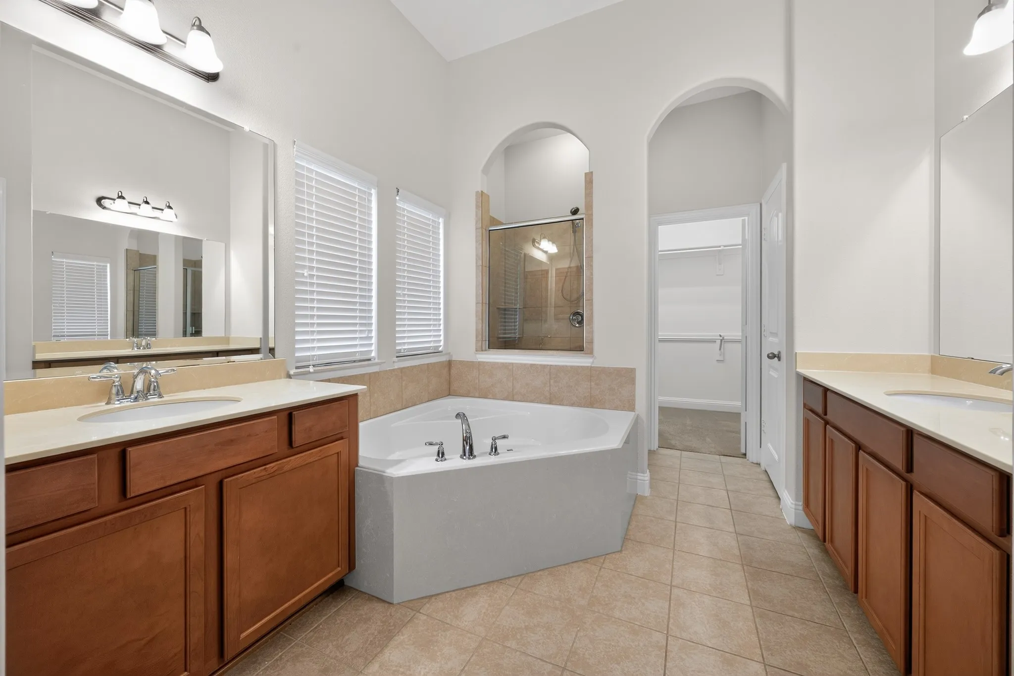Single Family Residence For Sale in Denton County , 917 Sundrop Drive, Little Elm, Texas 75068, 4 Bedroom, 4 Bathroom, 2 Garage spaces, 3,043 Sqft, built in 2016, mls#21359090, Real Estate Agent in Little Elm, Homes For Sale in Denton county, Homes For Sale in Little Elm, Realtor in Little Elm Texas, Real Estate Brokerage Independent Realty Texas, Luminita Cordes Realtor
