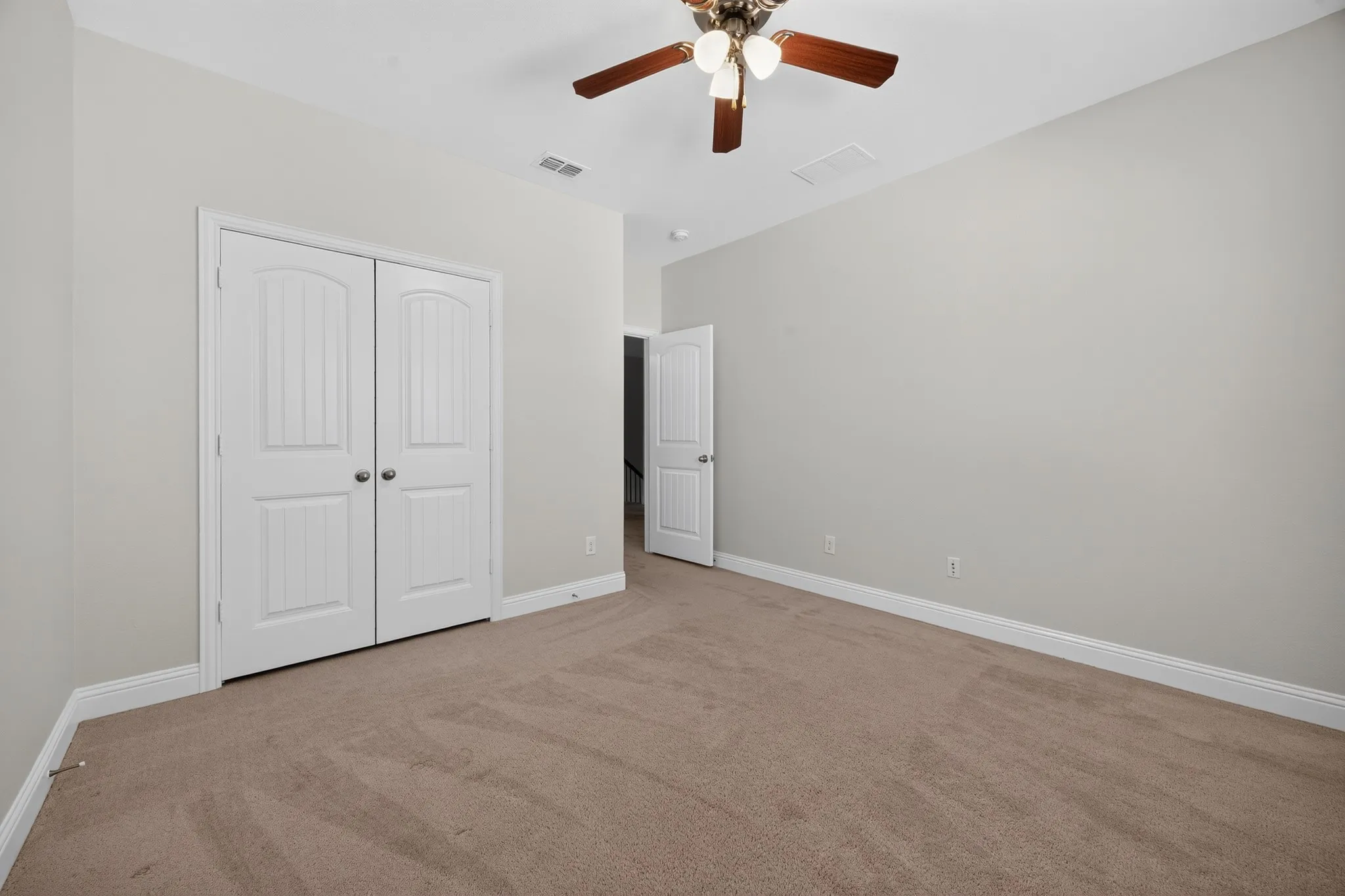 Single Family Residence For Sale in Denton County , 917 Sundrop Drive, Little Elm, Texas 75068, 4 Bedroom, 4 Bathroom, 2 Garage spaces, 3,043 Sqft, built in 2016, mls#21359090, Real Estate Agent in Little Elm, Homes For Sale in Denton county, Homes For Sale in Little Elm, Realtor in Little Elm Texas, Real Estate Brokerage Independent Realty Texas, Luminita Cordes Realtor