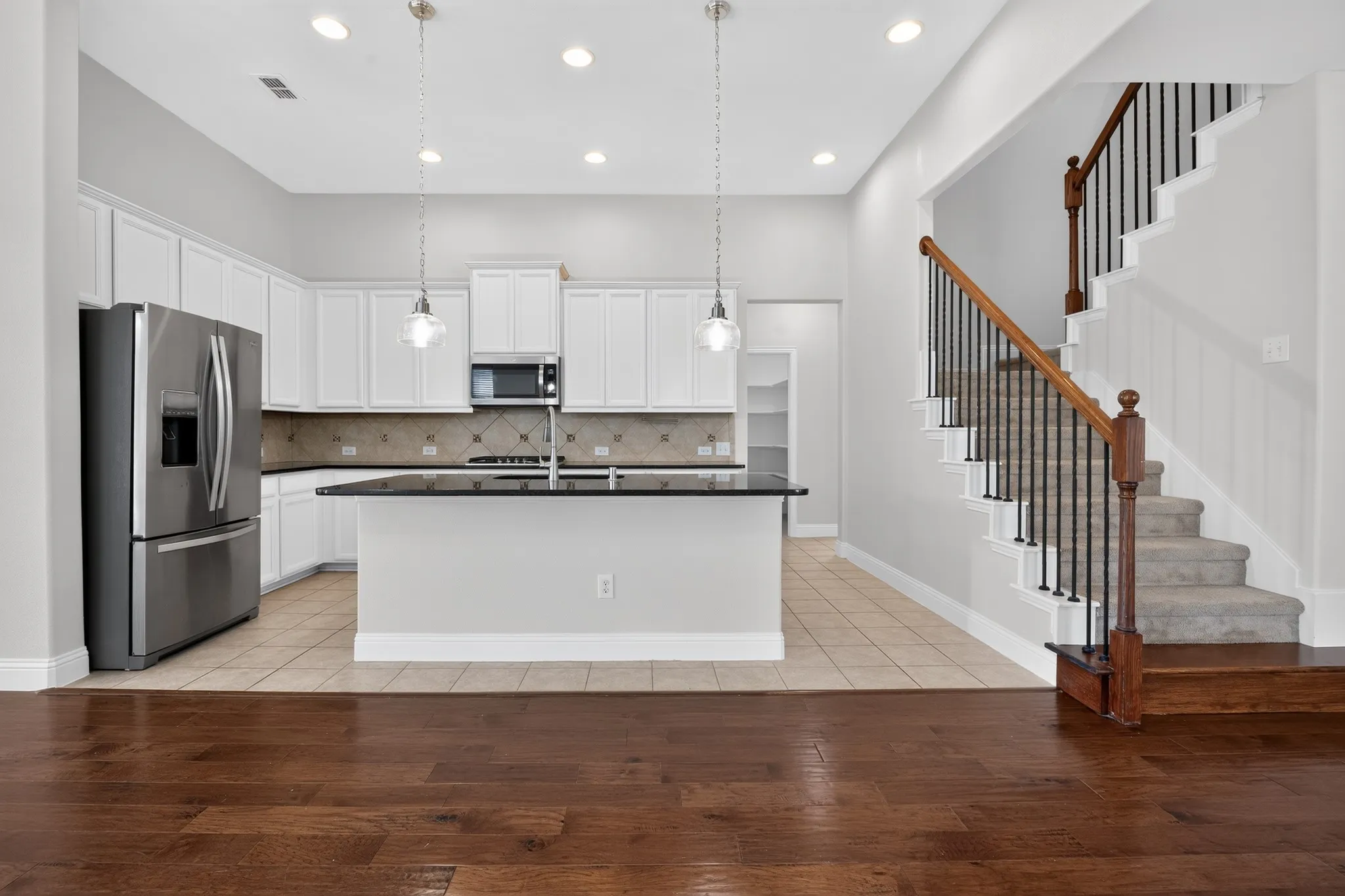 Single Family Residence For Sale in Denton County , 917 Sundrop Drive, Little Elm, Texas 75068, 4 Bedroom, 4 Bathroom, 2 Garage spaces, 3,043 Sqft, built in 2016, mls#21359090, Real Estate Agent in Little Elm, Homes For Sale in Denton county, Homes For Sale in Little Elm, Realtor in Little Elm Texas, Real Estate Brokerage Independent Realty Texas, Luminita Cordes Realtor