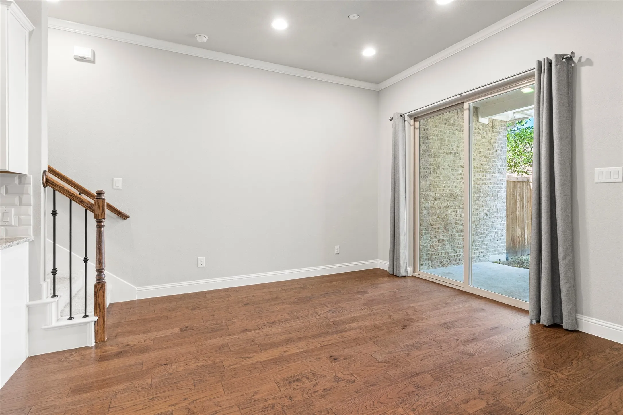 Townhouse For Sale in Collin County , 8169 Snapdragon Way, Dallas, Texas 75252, 3 Bedroom, 3 Bathroom, 2 Garage spaces, 1,941 Sqft, built in 2017, mls#21358961, Real Estate Agent in Dallas, Homes For Sale in Collin county, Homes For Sale in Dallas, Realtor in Dallas Texas, Real Estate Brokerage Independent Realty Texas, Luminita Cordes Realtor