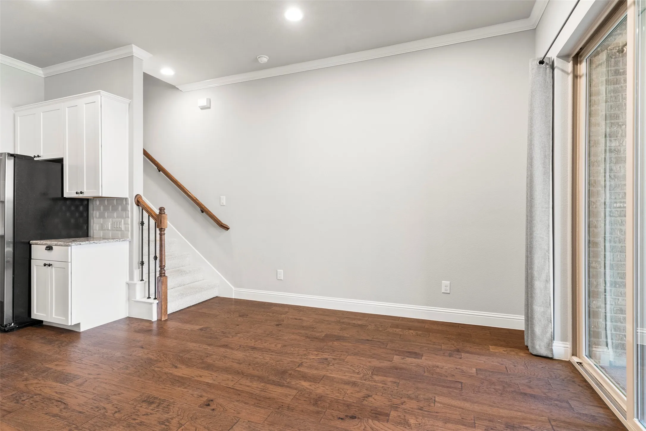 Townhouse For Sale in Collin County , 8169 Snapdragon Way, Dallas, Texas 75252, 3 Bedroom, 3 Bathroom, 2 Garage spaces, 1,941 Sqft, built in 2017, mls#21358961, Real Estate Agent in Dallas, Homes For Sale in Collin county, Homes For Sale in Dallas, Realtor in Dallas Texas, Real Estate Brokerage Independent Realty Texas, Luminita Cordes Realtor