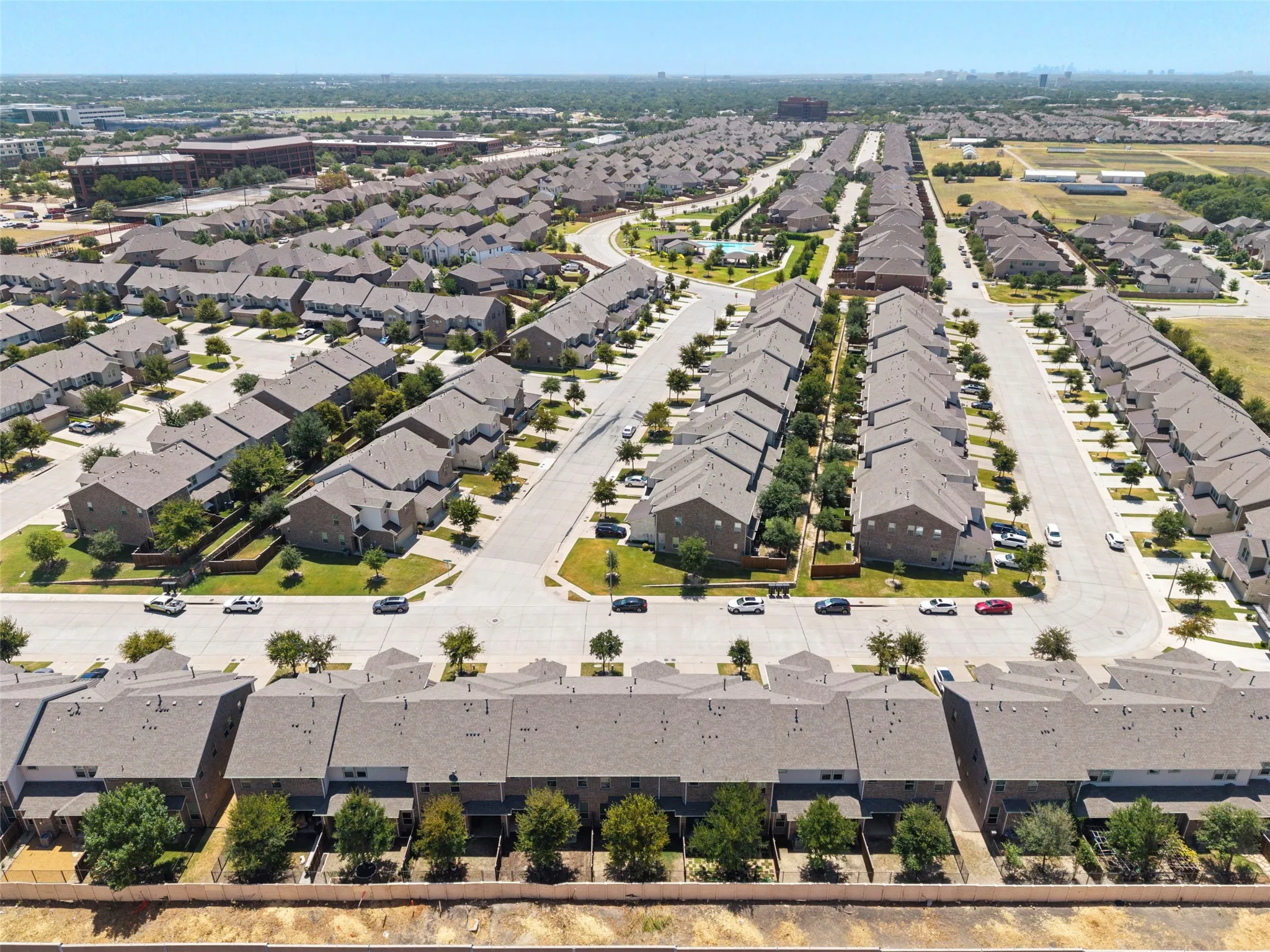 Expansive residential community featuring uniform rooflines and a curvilinear street layout
