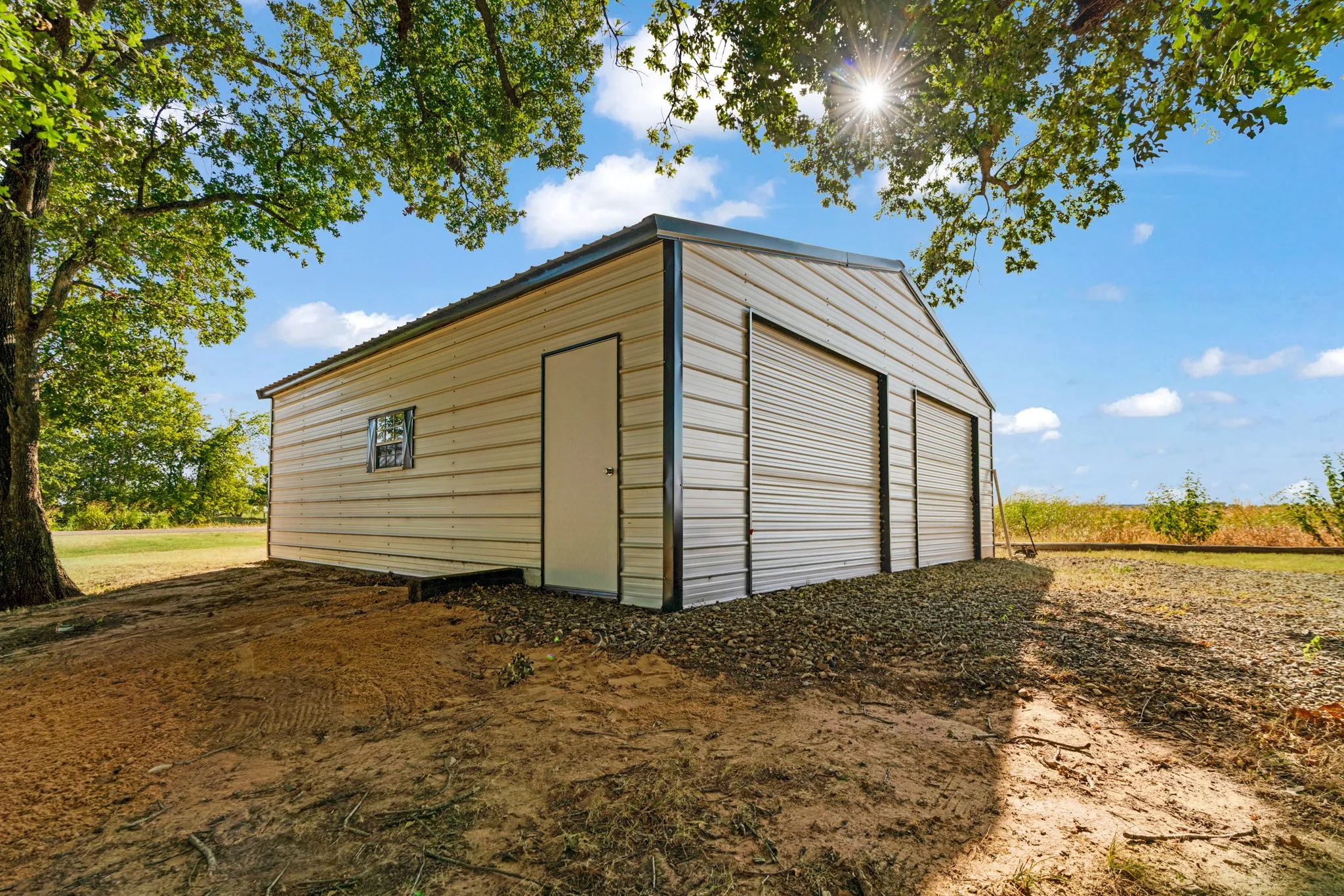 Single Family Residence For Sale in Lamar County , 10891 Farm Road 1497, Paris, Texas 75462, 3 Bedroom, 2 Bathroom, 2 Garage spaces, 1,809 Sqft, built in 1993, mls#21356461, Real Estate Agent in Paris, Homes For Sale in Lamar county, Homes For Sale in Paris, Realtor in Paris Texas, Real Estate Brokerage Independent Realty Texas, Luminita Cordes Realtor