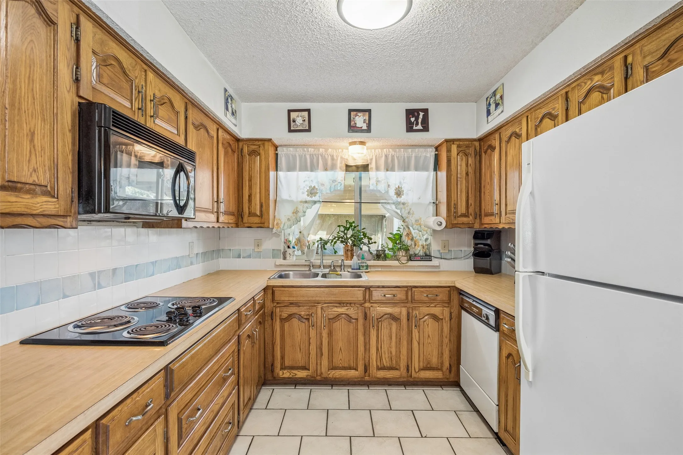 Single Family Residence For Sale in Dallas County , 3246 Wichita Drive, Mesquite, Texas 75149, 4 Bedroom, 2 Bathroom, Garage spaces, 2,112 Sqft, built in 1981, mls#21358611, Real Estate Agent in Mesquite, Homes For Sale in Dallas county, Homes For Sale in Mesquite, Realtor in Mesquite Texas, Real Estate Brokerage Independent Realty Texas, Luminita Cordes Realtor