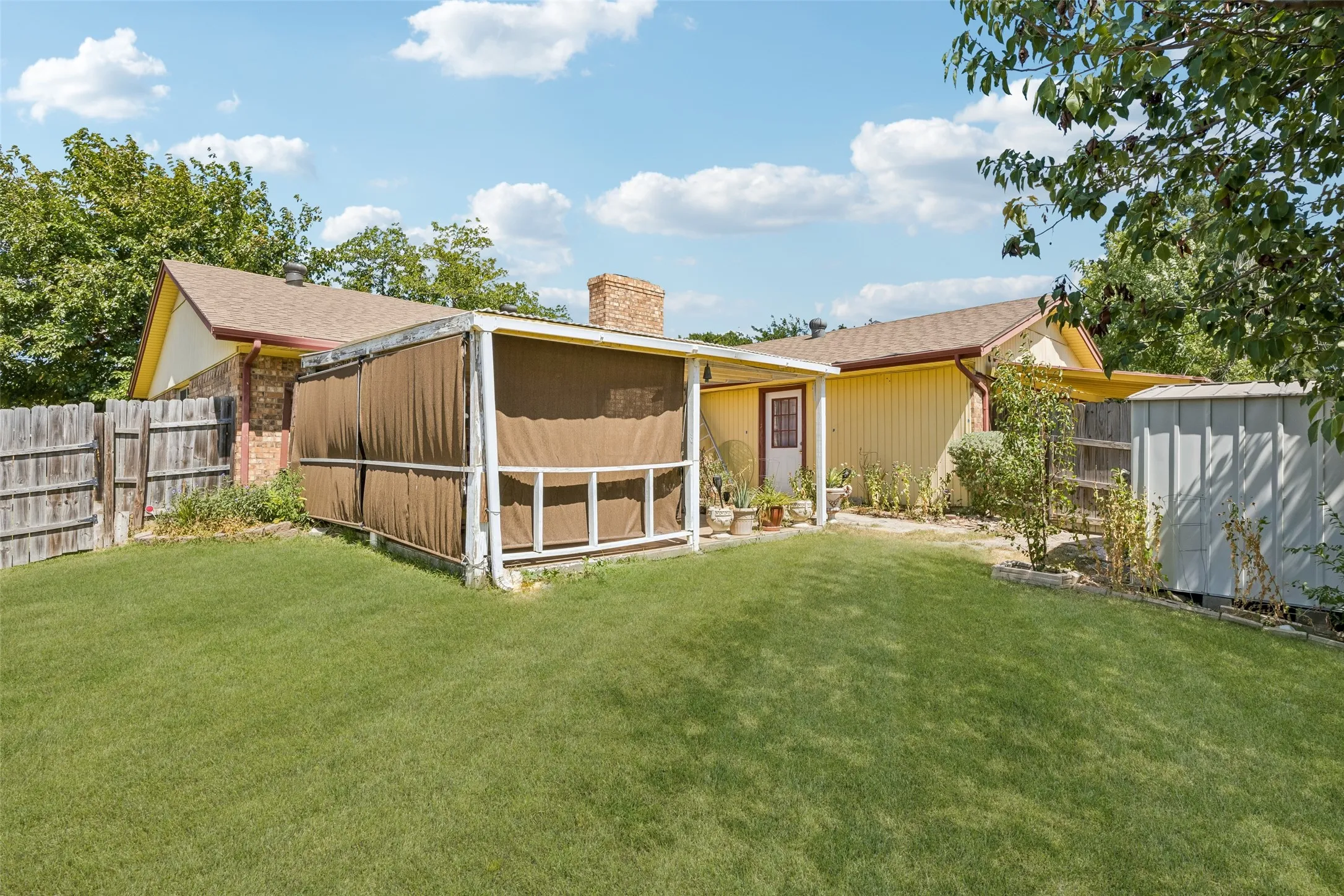 Single Family Residence For Sale in Dallas County , 3246 Wichita Drive, Mesquite, Texas 75149, 4 Bedroom, 2 Bathroom, Garage spaces, 2,112 Sqft, built in 1981, mls#21358611, Real Estate Agent in Mesquite, Homes For Sale in Dallas county, Homes For Sale in Mesquite, Realtor in Mesquite Texas, Real Estate Brokerage Independent Realty Texas, Luminita Cordes Realtor