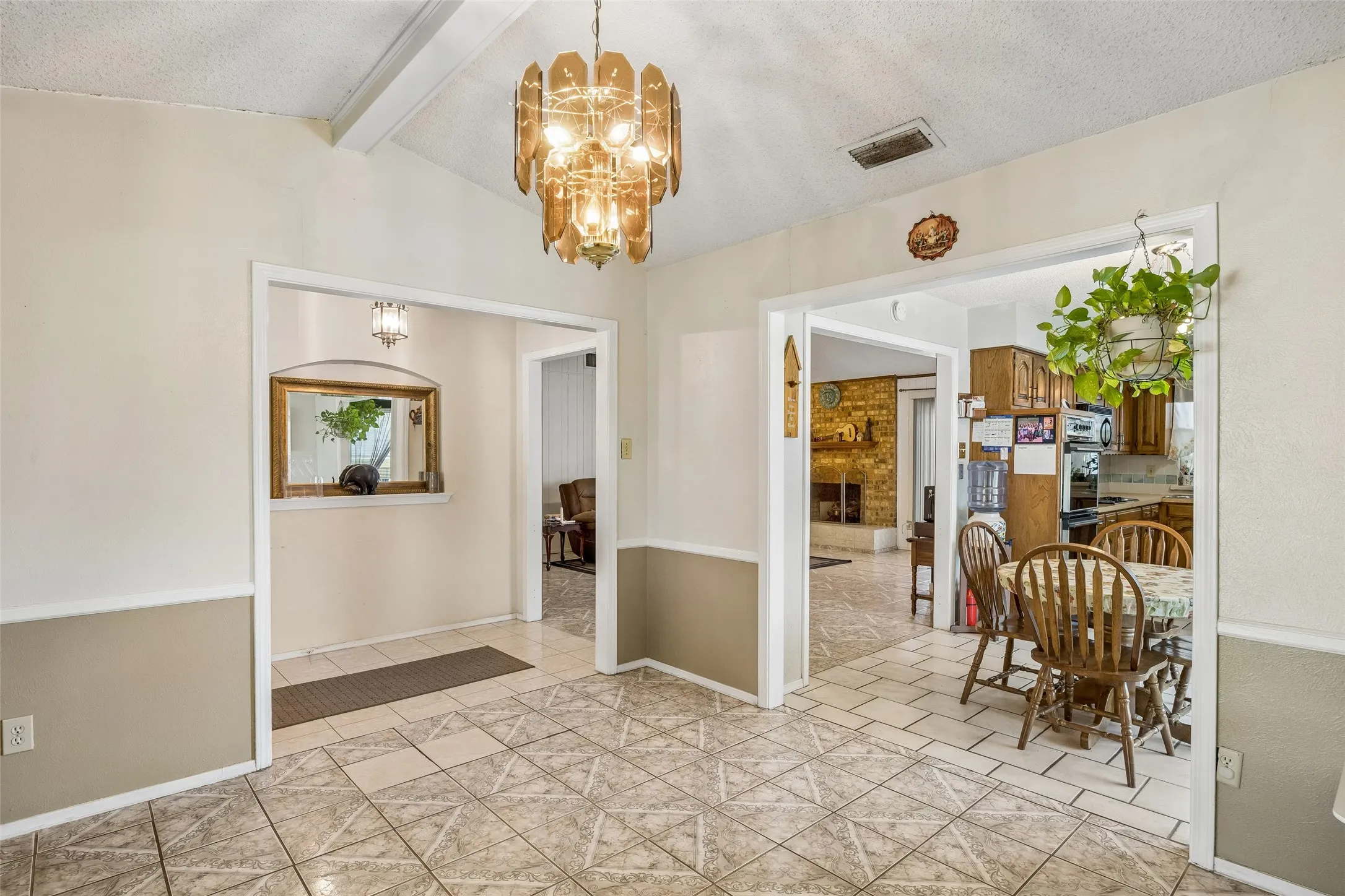 Single Family Residence For Sale in Dallas County , 3246 Wichita Drive, Mesquite, Texas 75149, 4 Bedroom, 2 Bathroom, Garage spaces, 2,112 Sqft, built in 1981, mls#21358611, Real Estate Agent in Mesquite, Homes For Sale in Dallas county, Homes For Sale in Mesquite, Realtor in Mesquite Texas, Real Estate Brokerage Independent Realty Texas, Luminita Cordes Realtor