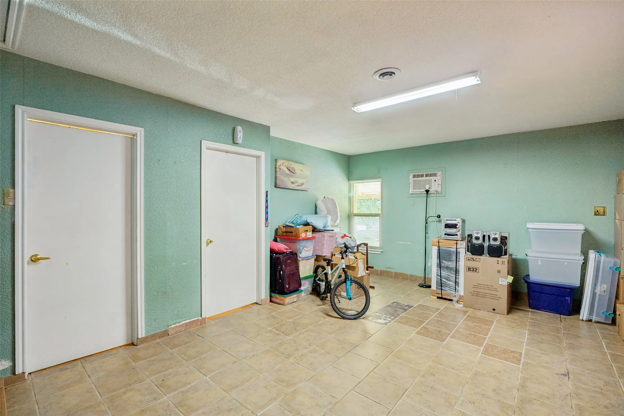 Single Family Residence For Sale in Dallas County , 3246 Wichita Drive, Mesquite, Texas 75149, 4 Bedroom, 2 Bathroom, Garage spaces, 2,112 Sqft, built in 1981, mls#21358611, Real Estate Agent in Mesquite, Homes For Sale in Dallas county, Homes For Sale in Mesquite, Realtor in Mesquite Texas, Real Estate Brokerage Independent Realty Texas, Luminita Cordes Realtor