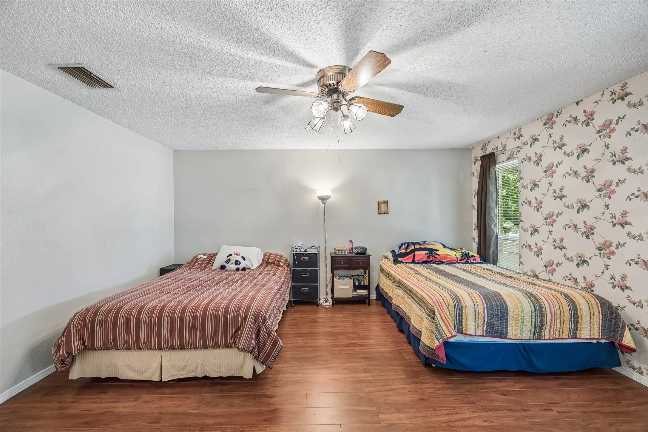 Single Family Residence For Sale in Dallas County , 3246 Wichita Drive, Mesquite, Texas 75149, 4 Bedroom, 2 Bathroom, Garage spaces, 2,112 Sqft, built in 1981, mls#21358611, Real Estate Agent in Mesquite, Homes For Sale in Dallas county, Homes For Sale in Mesquite, Realtor in Mesquite Texas, Real Estate Brokerage Independent Realty Texas, Luminita Cordes Realtor