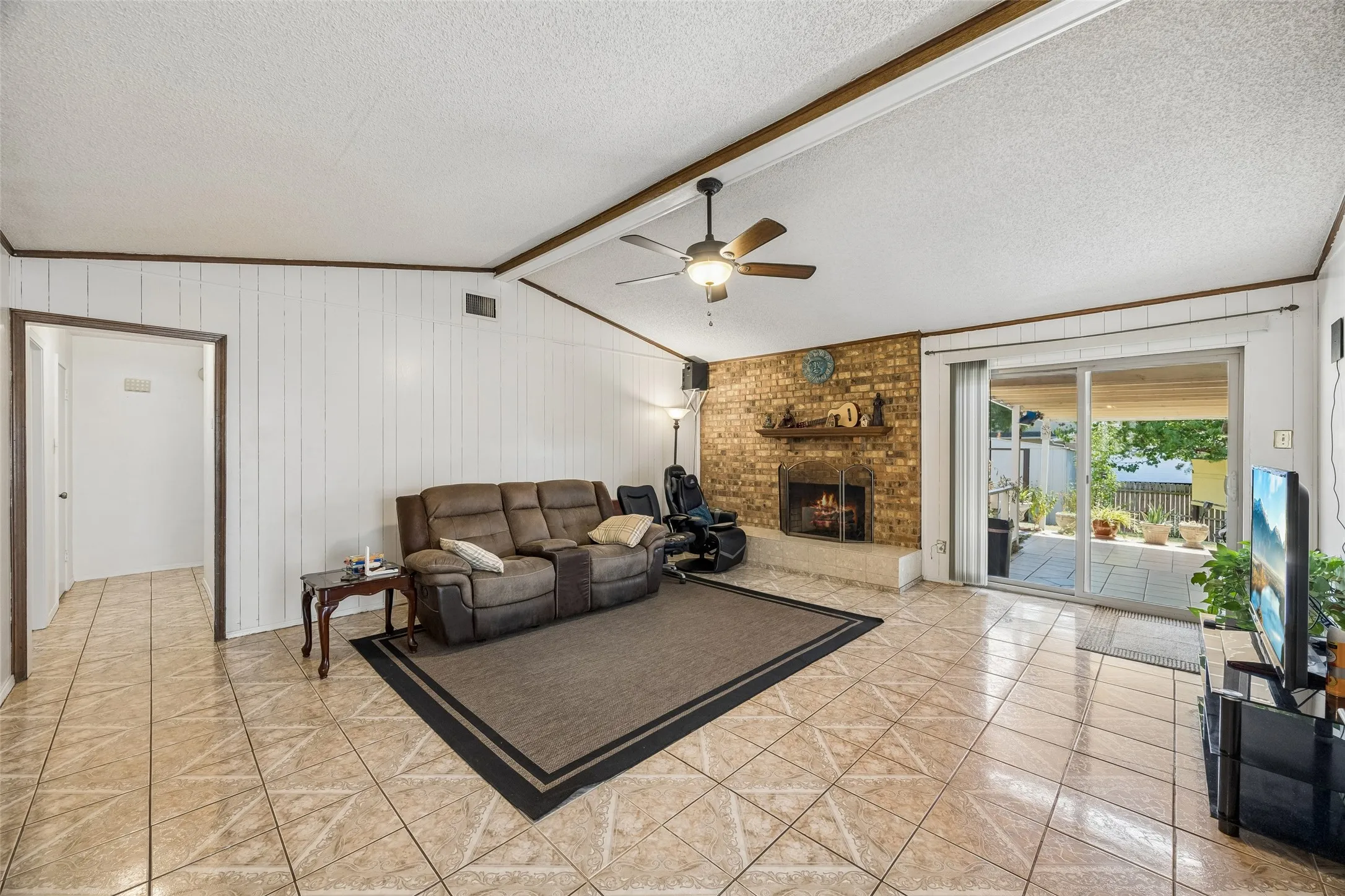 Single Family Residence For Sale in Dallas County , 3246 Wichita Drive, Mesquite, Texas 75149, 4 Bedroom, 2 Bathroom, Garage spaces, 2,112 Sqft, built in 1981, mls#21358611, Real Estate Agent in Mesquite, Homes For Sale in Dallas county, Homes For Sale in Mesquite, Realtor in Mesquite Texas, Real Estate Brokerage Independent Realty Texas, Luminita Cordes Realtor